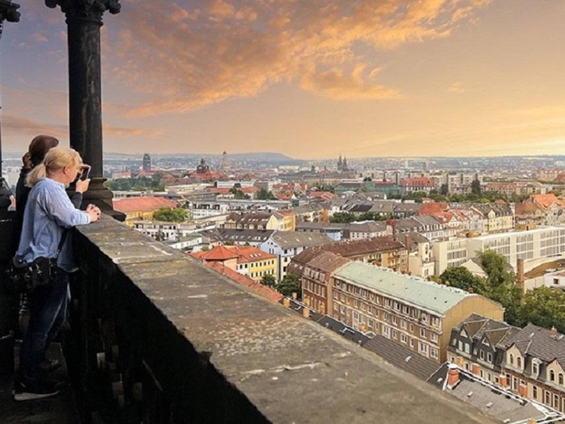 Neustadt Vibes – Erlebe Dresdens kreatives Viertel bei Nacht