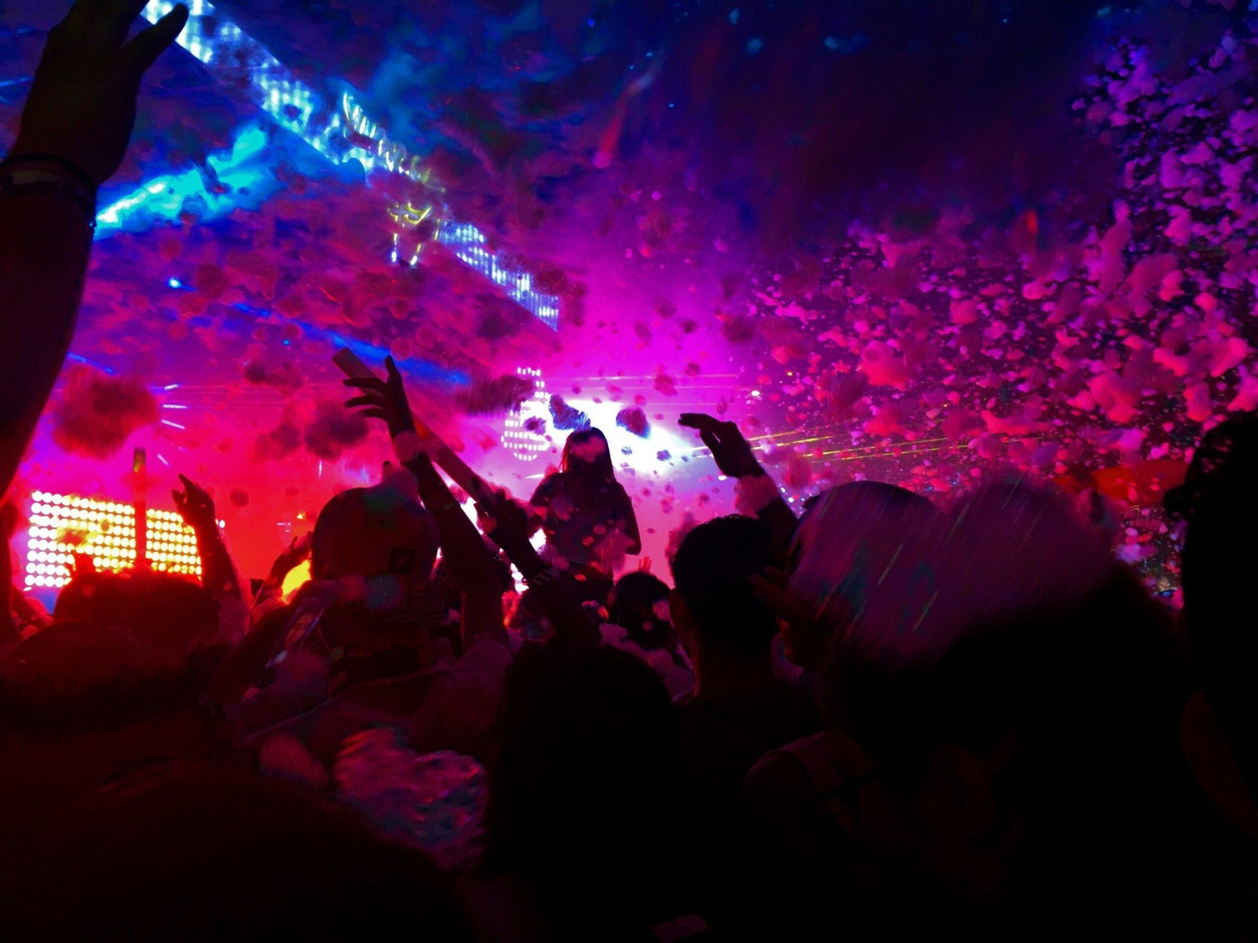 New Year’s Eve Party Tour with 2 iconic Clubs