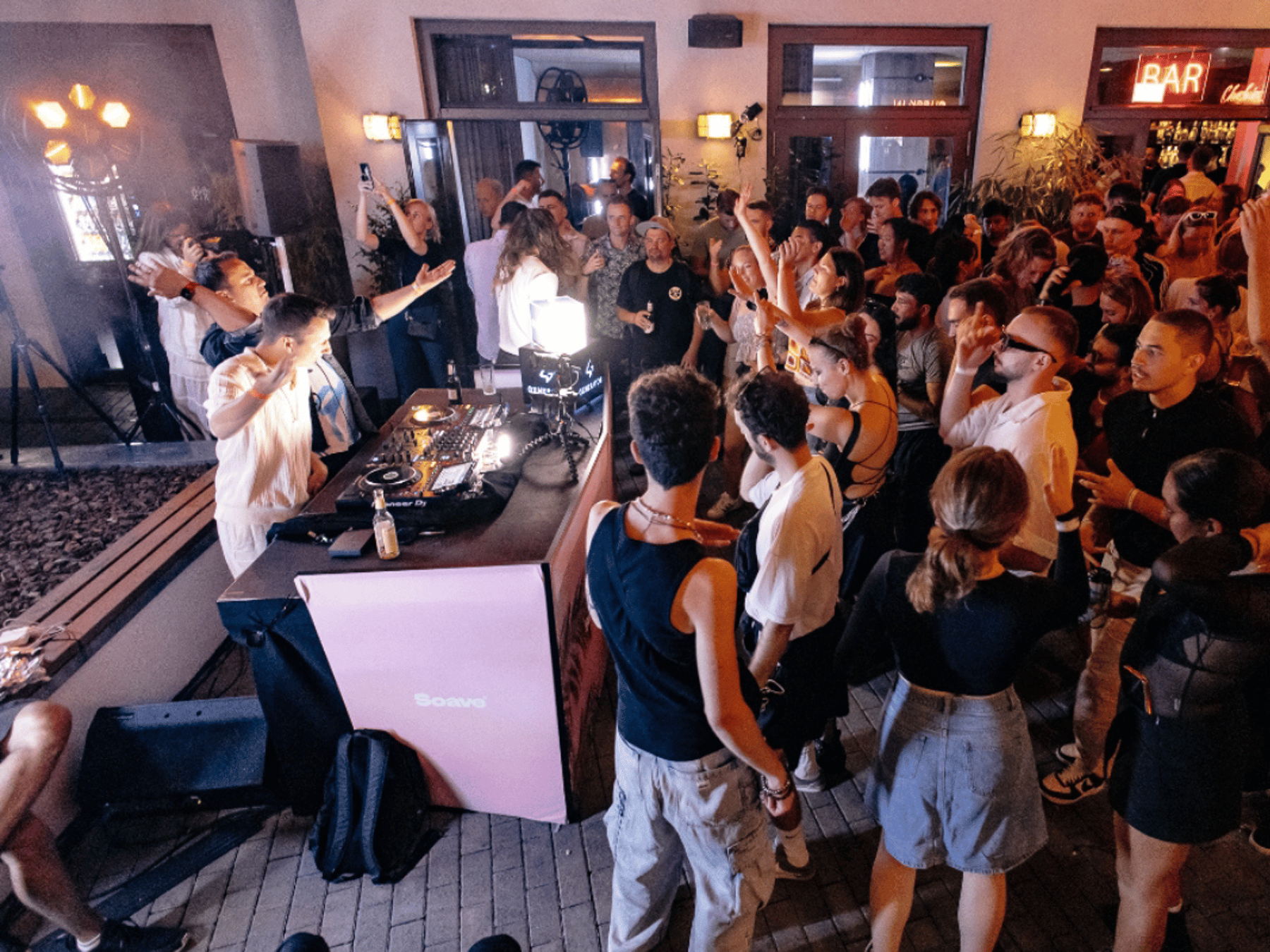 Berlin: Kneipentour mit Shots und VIP-Club-Eintritt