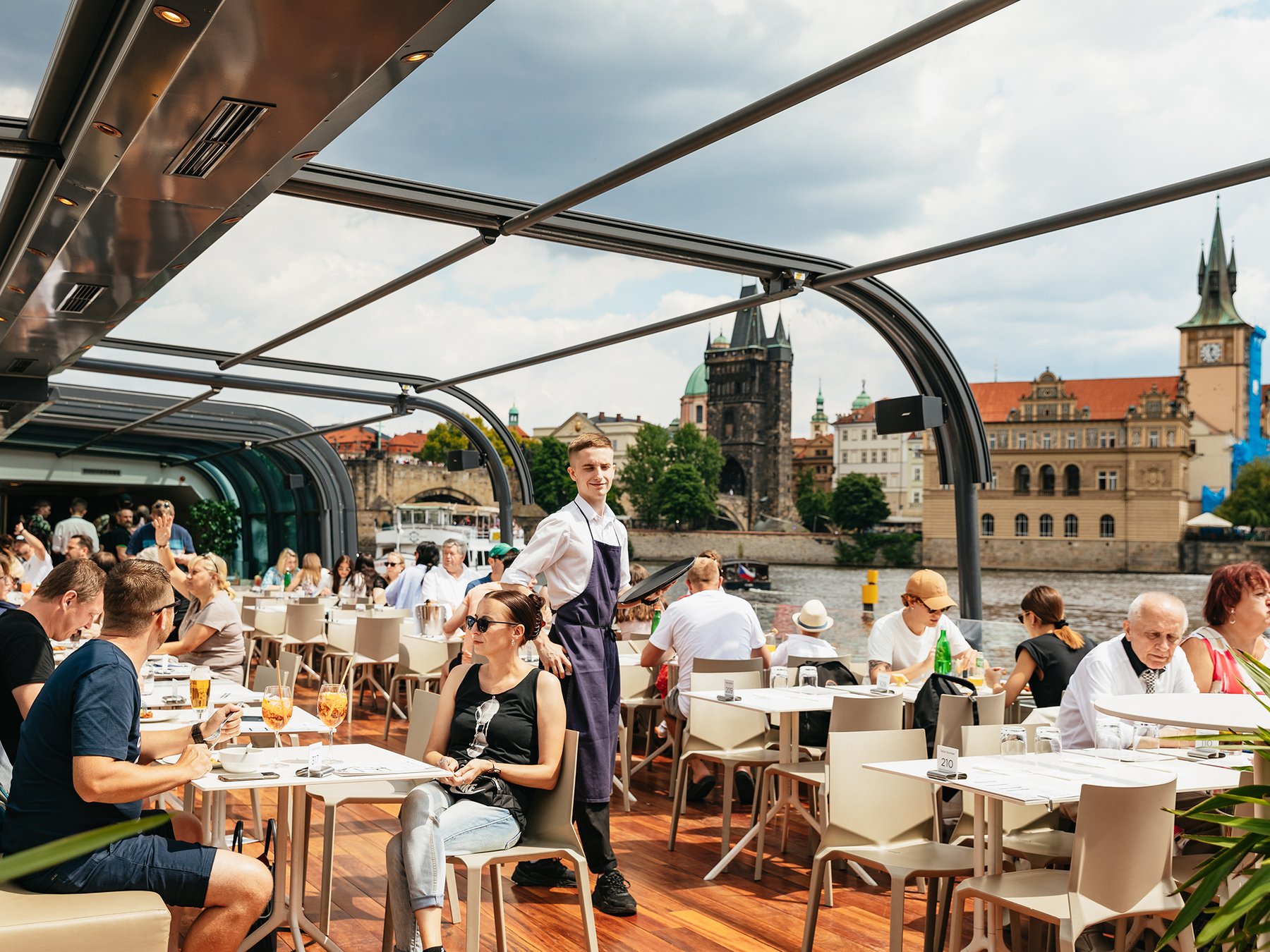 Big Bus Prag: Hop-on Hop-off Bus Tour mit optionaler Bootstour