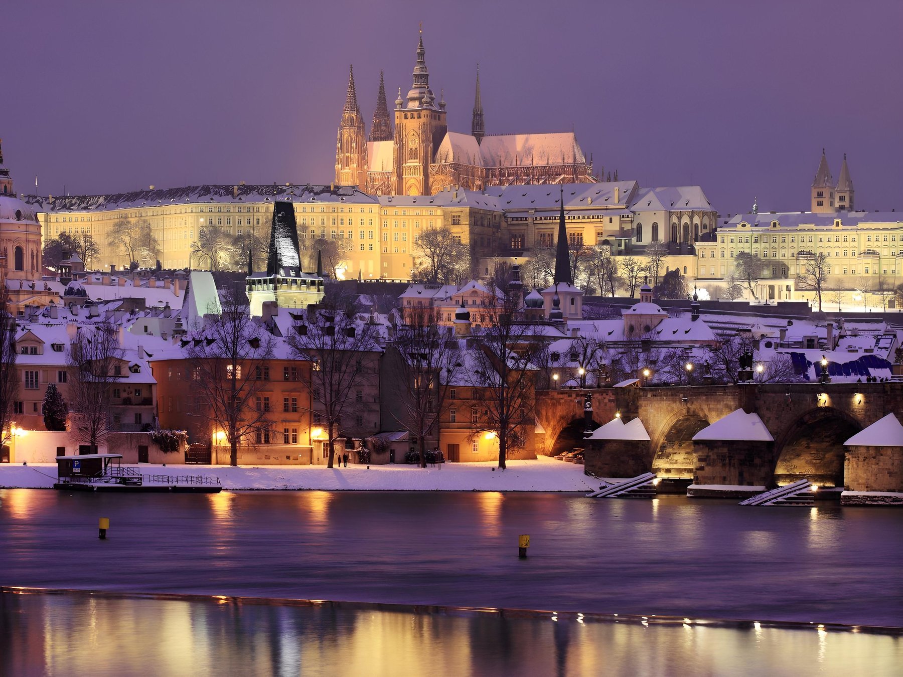 In Prag: Advents- und Weihnachts-Flussfahrt mit Heißgetränk