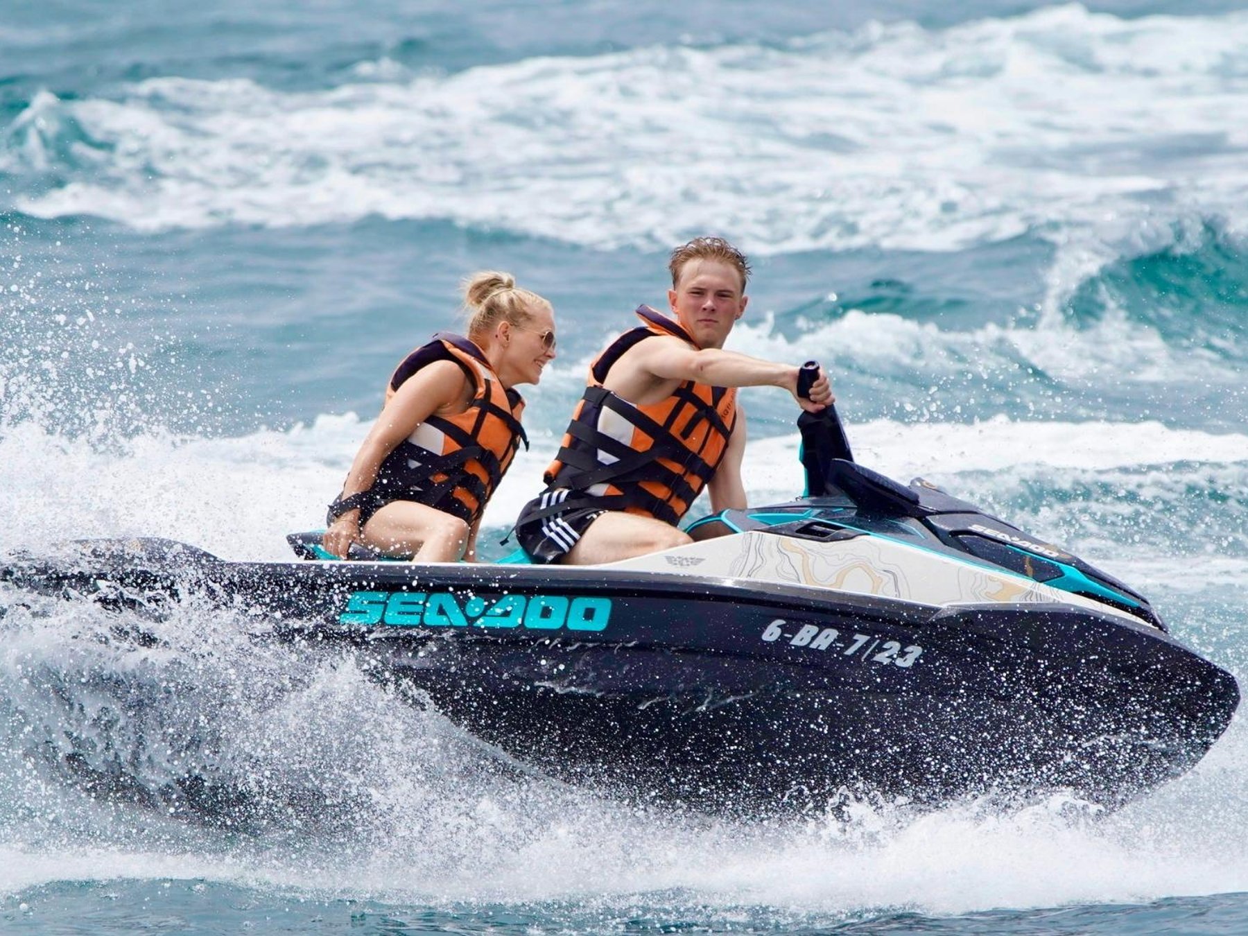 Jetski-Abenteuer für bis zu 2 Personen mit Instruktor 20 Minuten -