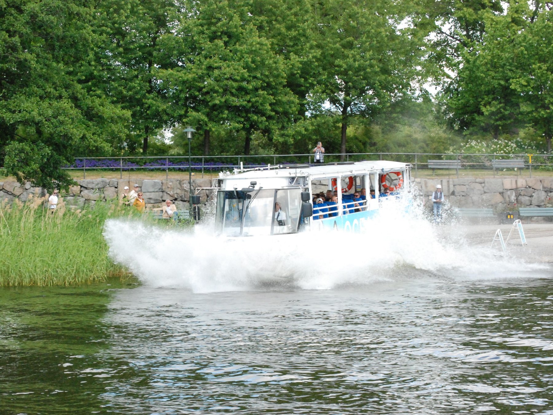 Stockholm: Land und Wasser Tour mit dem Amphibienbus