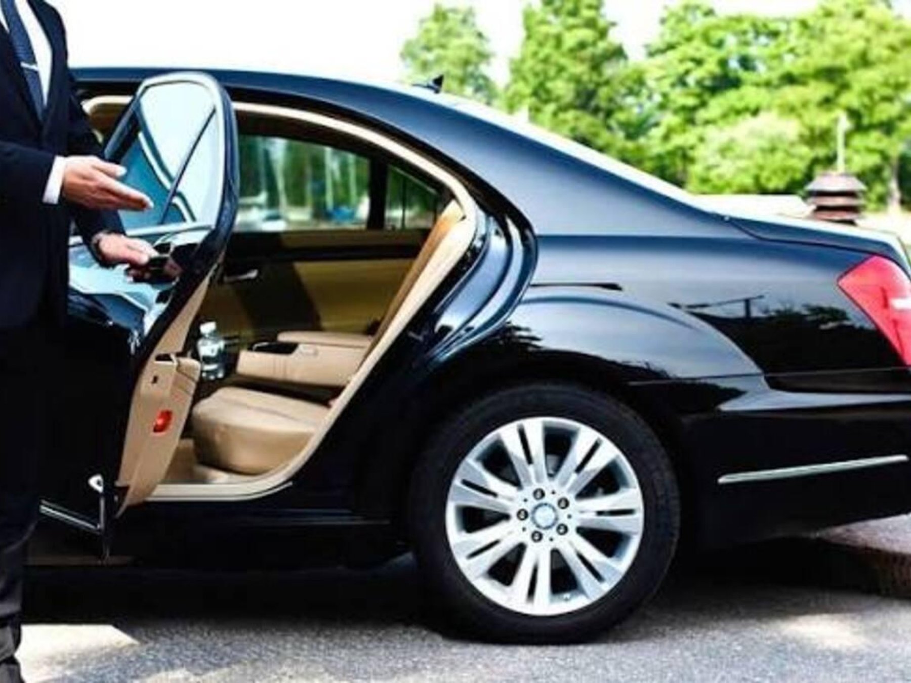 VIP-Flughafentransfer mit Stadtrundfahrt