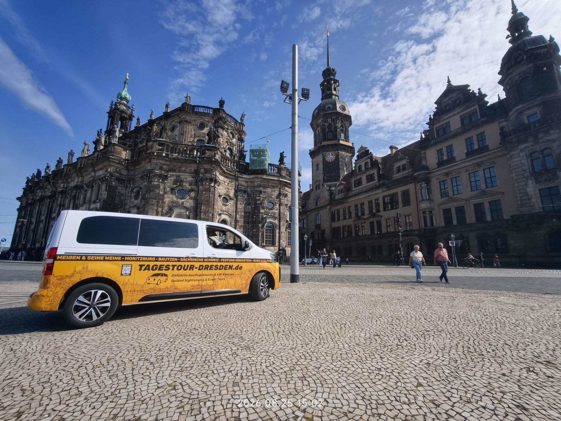 In Dresden: Dresden XXL Stadt-Tagestour mit dem Van, kleine Gruppen, Alt- & Neustadt, ca. 6 Stunden