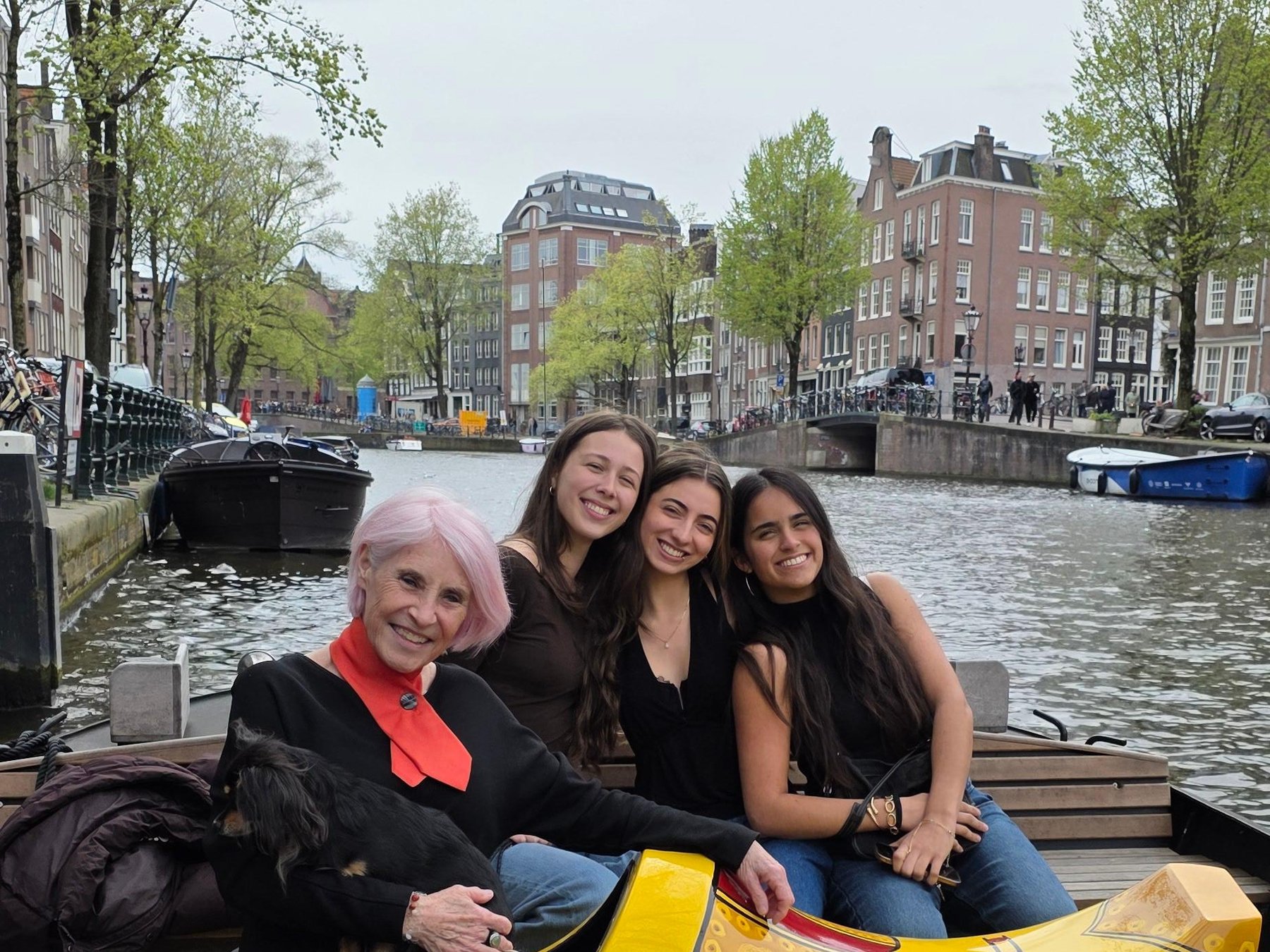 Versteckte Juwelen Grachtenfahrt auf meinem historischen Holzschuhboot