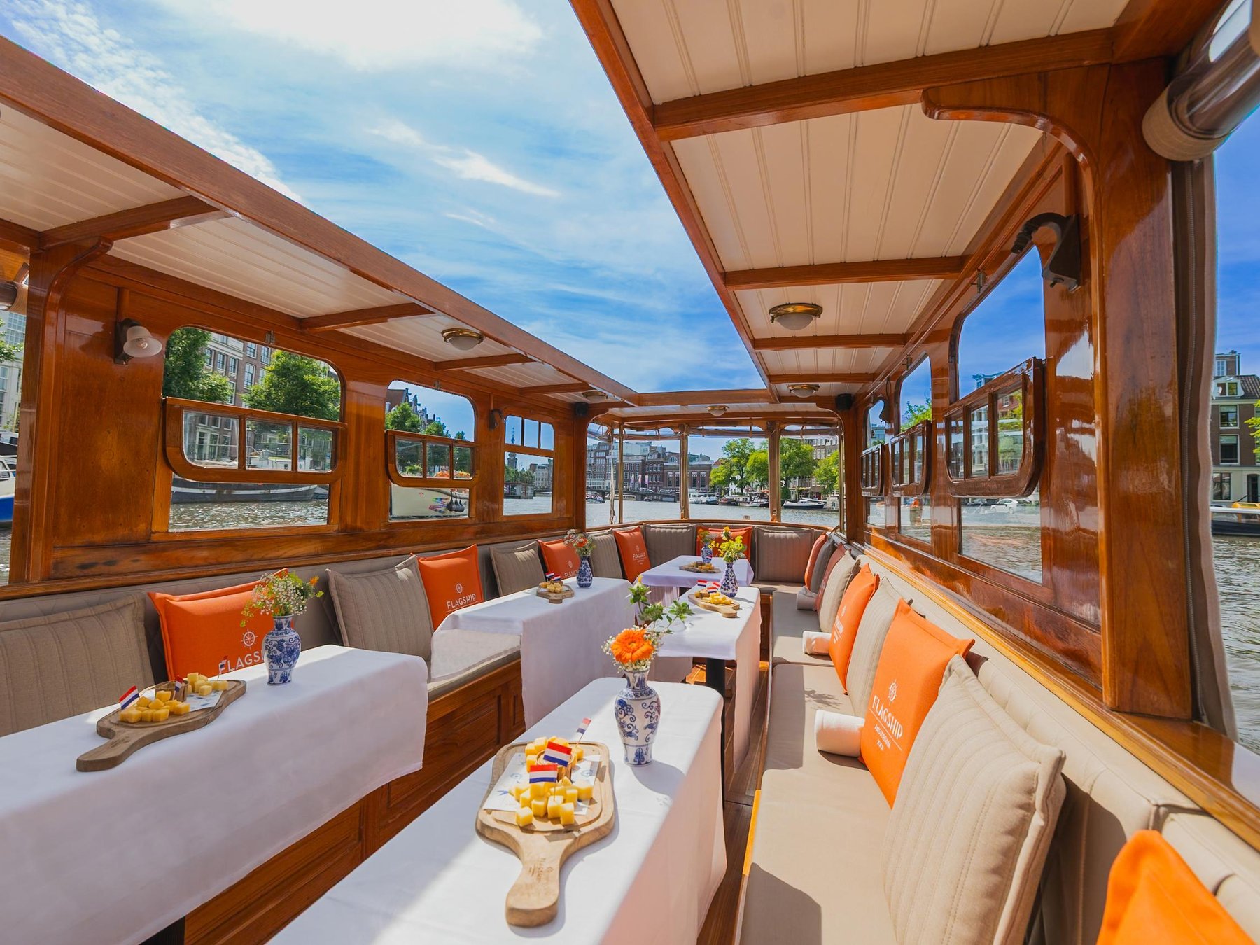 Amsterdam: Salonboot-Fahrt mit optionalem Käse & Wein