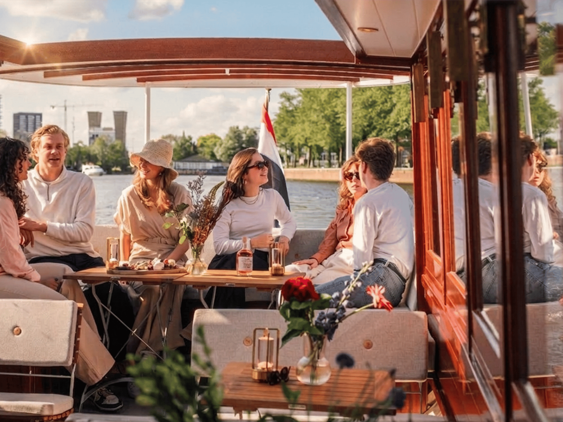 Amsterdam: Luxuriöse Bootstour auf offenem Boot mit Bar an Bord