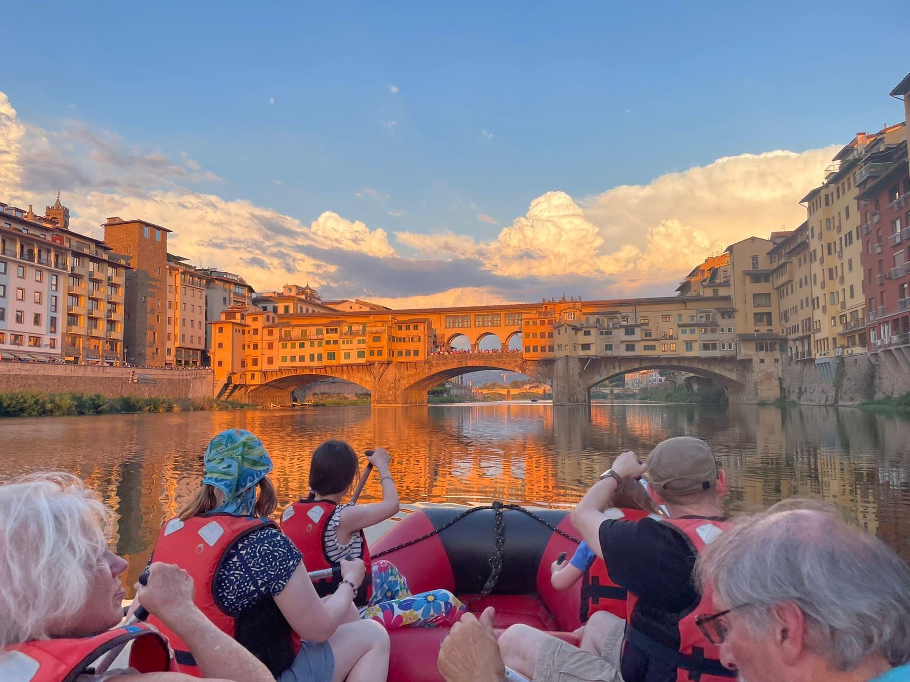 Rafting privato al tramonto sull'Arno con aperitivo