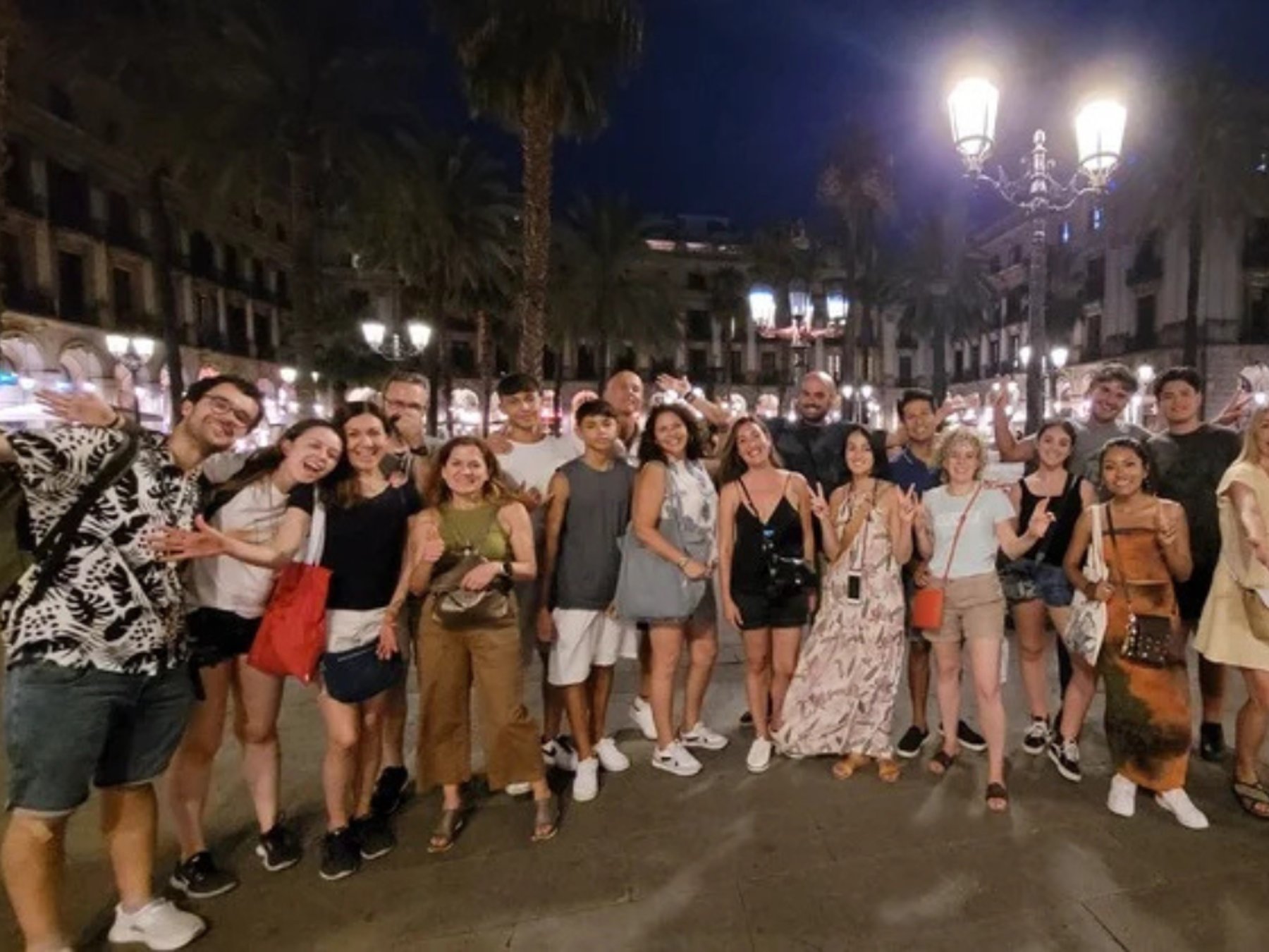 Barcelona Gotic Tour with BEST BARS and KISSING WALL