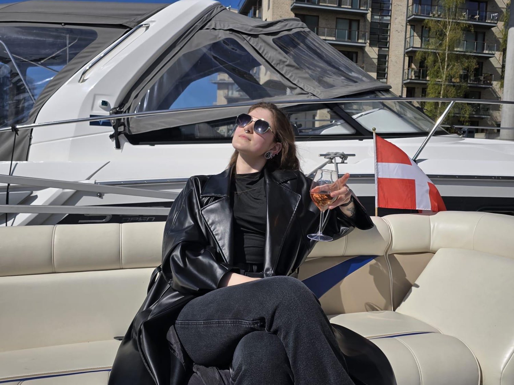 Lifestyle-Bootserlebnis mit Cocktails