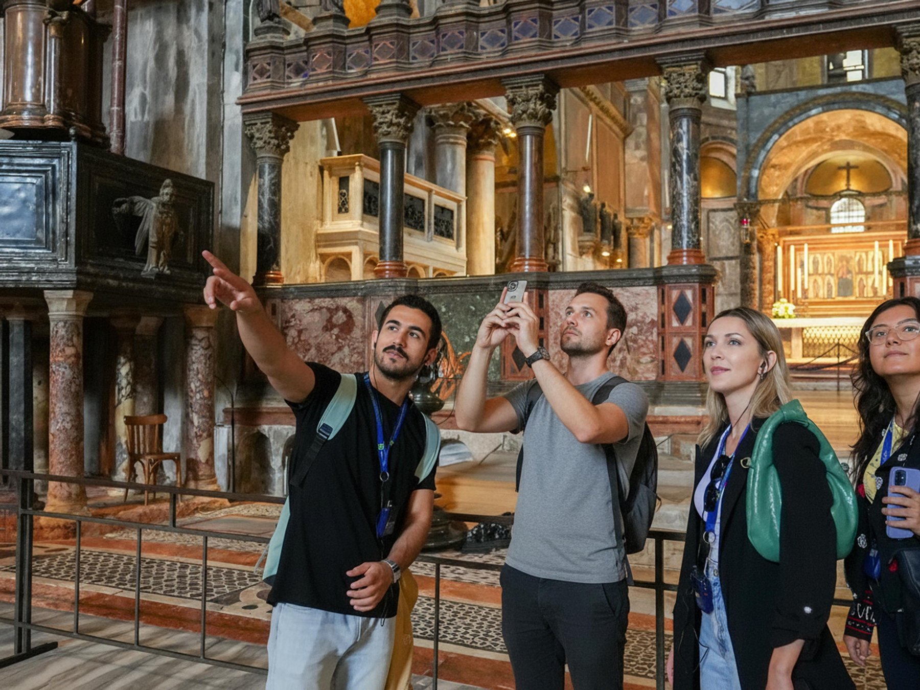 Dogenpalast- und Markusdom-Tour mit Gondelfahrt 3h 30m