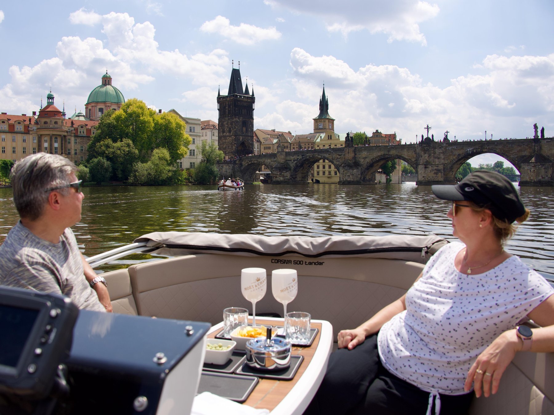 In Prag: Private Bootsfahrt mit einer Flasche Prosecco