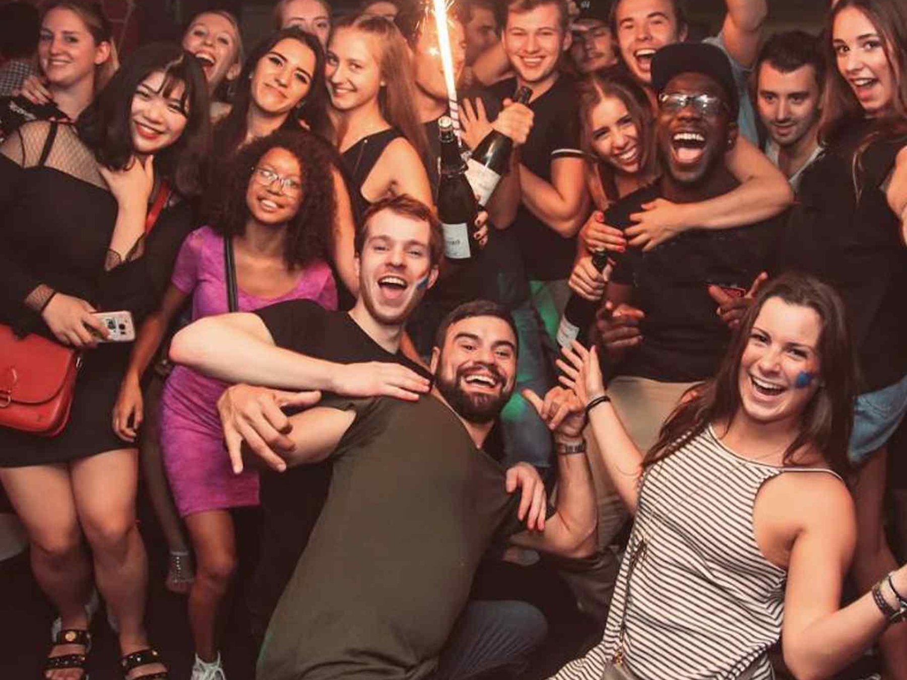Geführte Nachtleben-Tour mit VIP Club-Eintritt