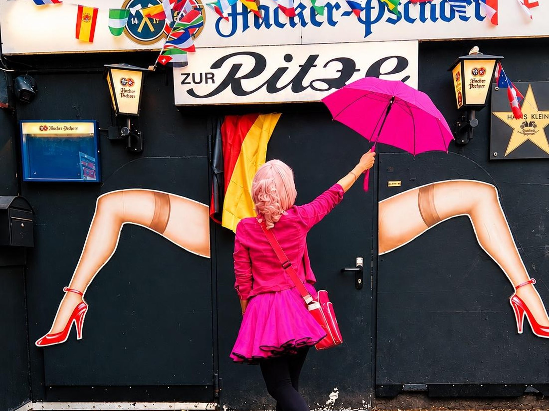 Hamburg: Reeperbahn Guided Tour + 1 Drink
