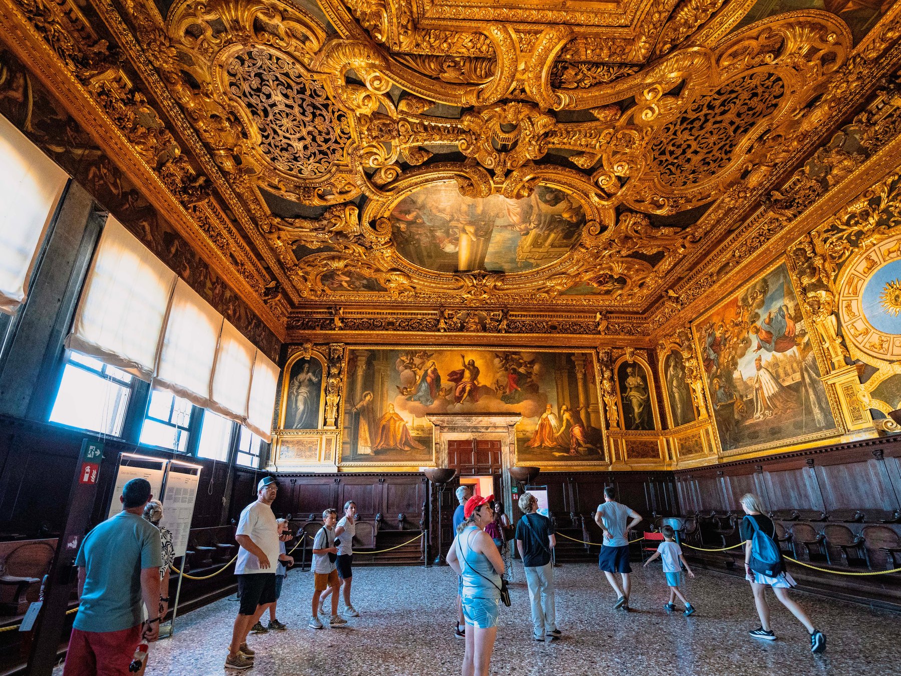 Exclusive Doge’s Palace Tour with Local Aperitivo