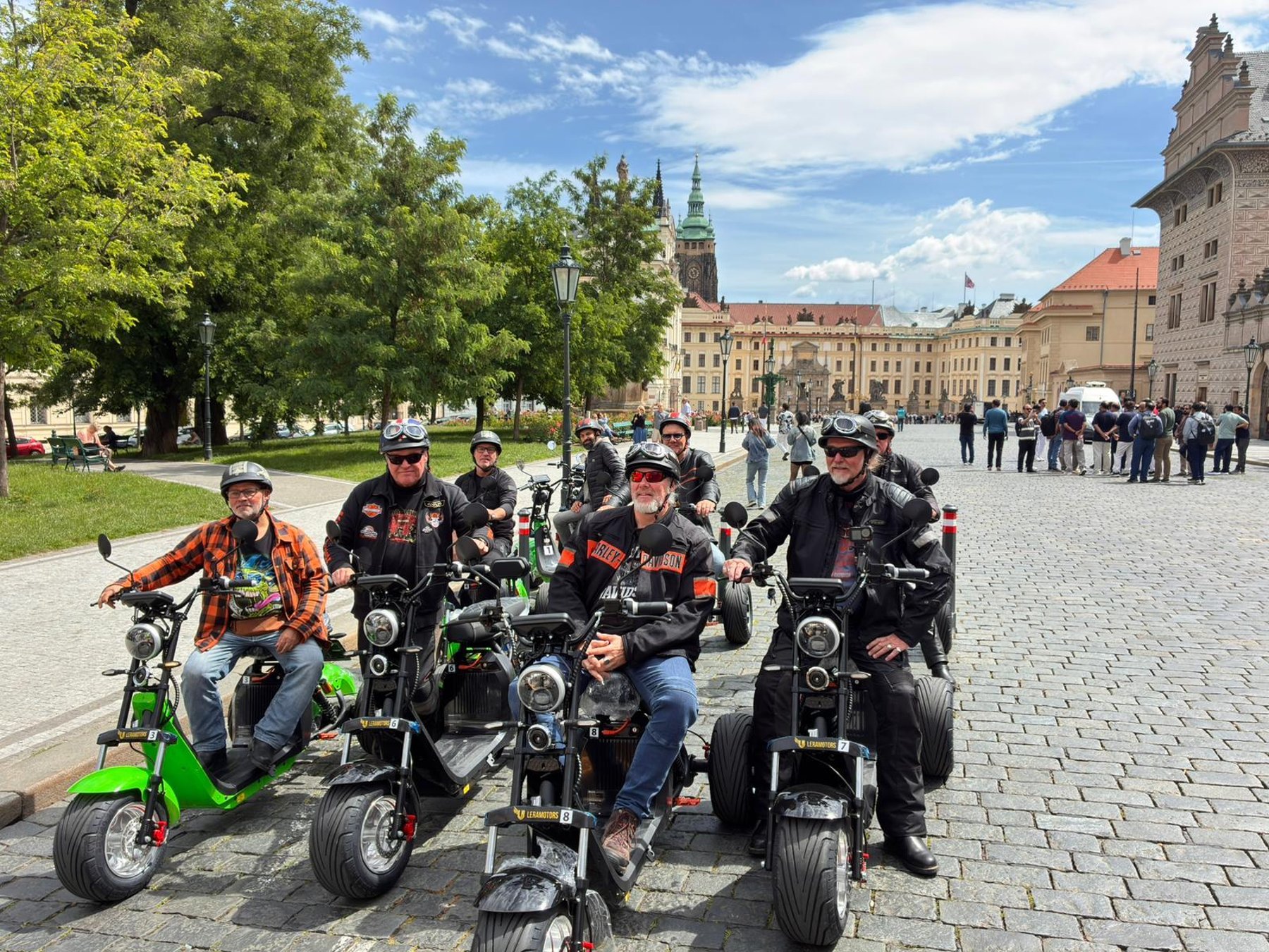 Prag: Beverly Hills und Außenbezirke von Prag mit dem Elektro-Dreirad (5 Minuten)