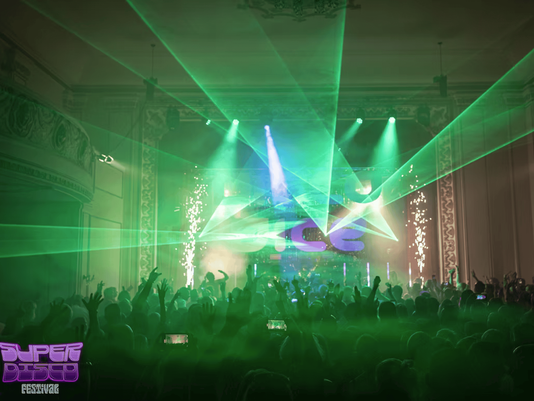 Párty v Parkhotelu Dresden: Super Disco Festival (včetně Kakadu Baru)
