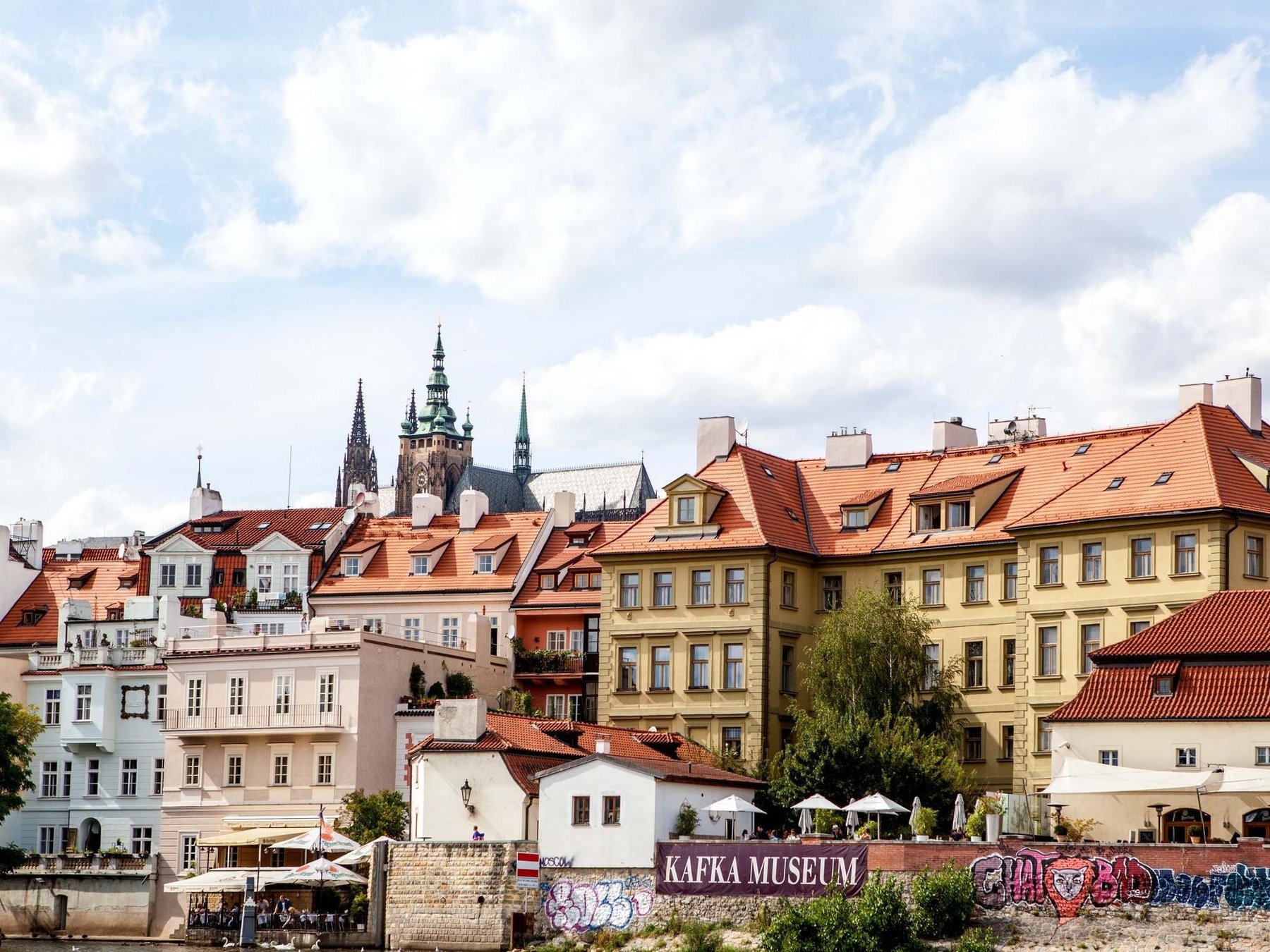City Sightseeing Prag: Hop-on-Hop-off Stadtrundfahrt + Bootstour