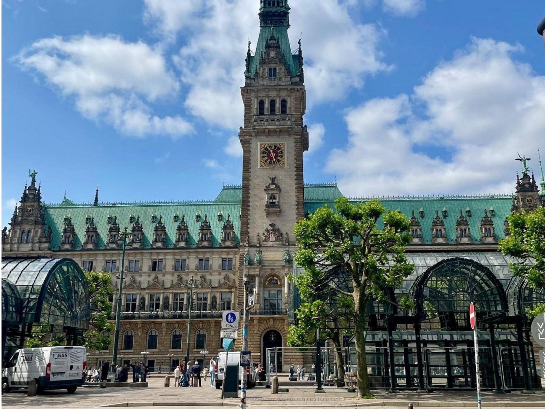 Hamburg Must-Do in Spanish: History, Harbor, and Speicherstadt