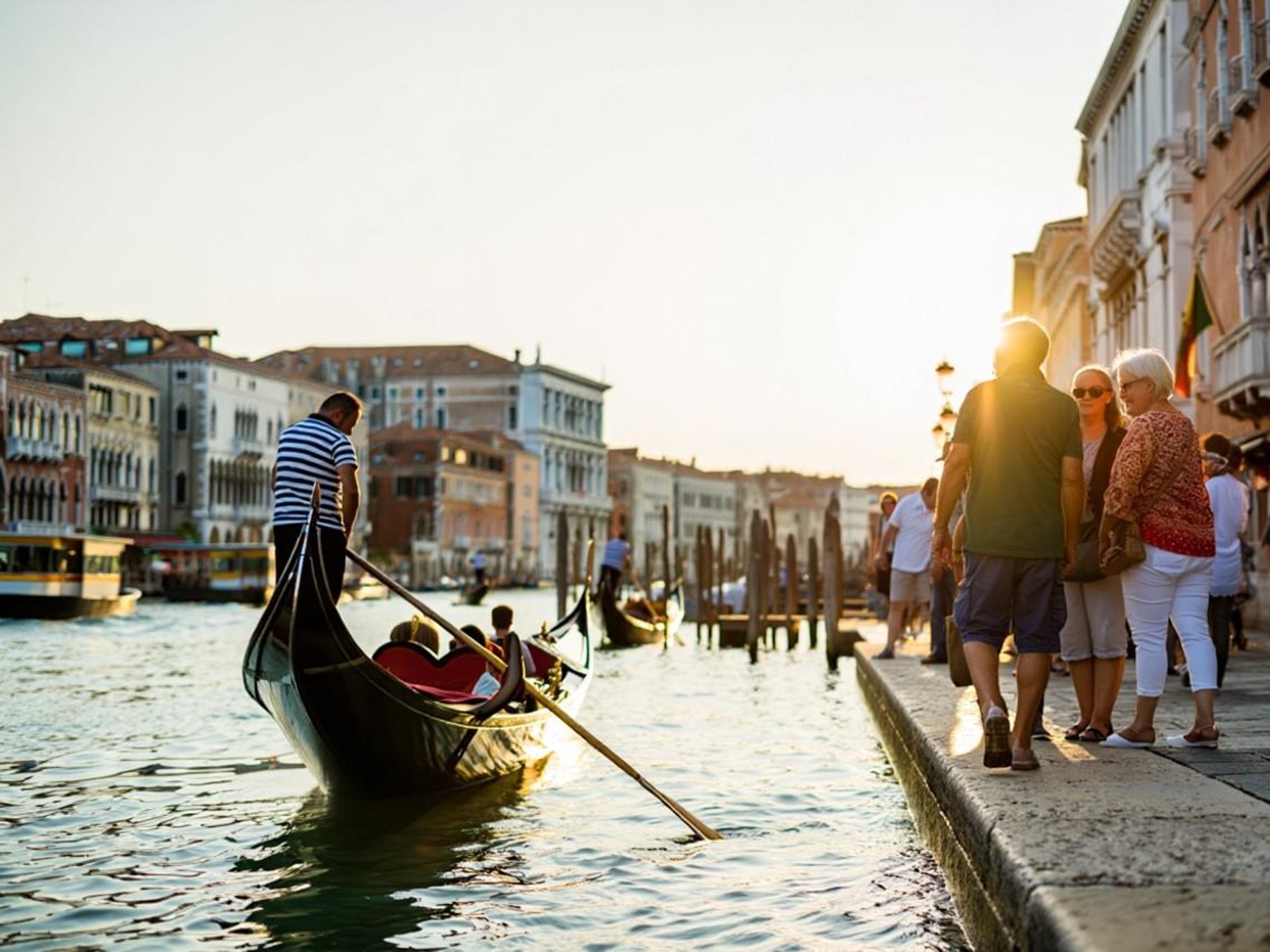 Markusplatz, Dogenpalast, Rialto und Gondeltour 30 Minuten -