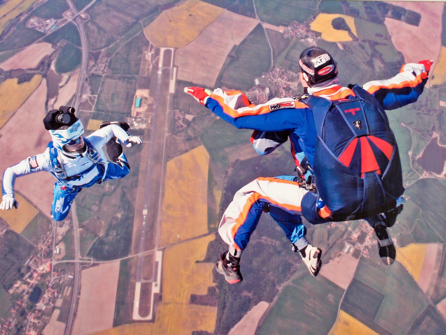 Prag: Tandem-Fallschirmsprung-Erlebnis + Transfers