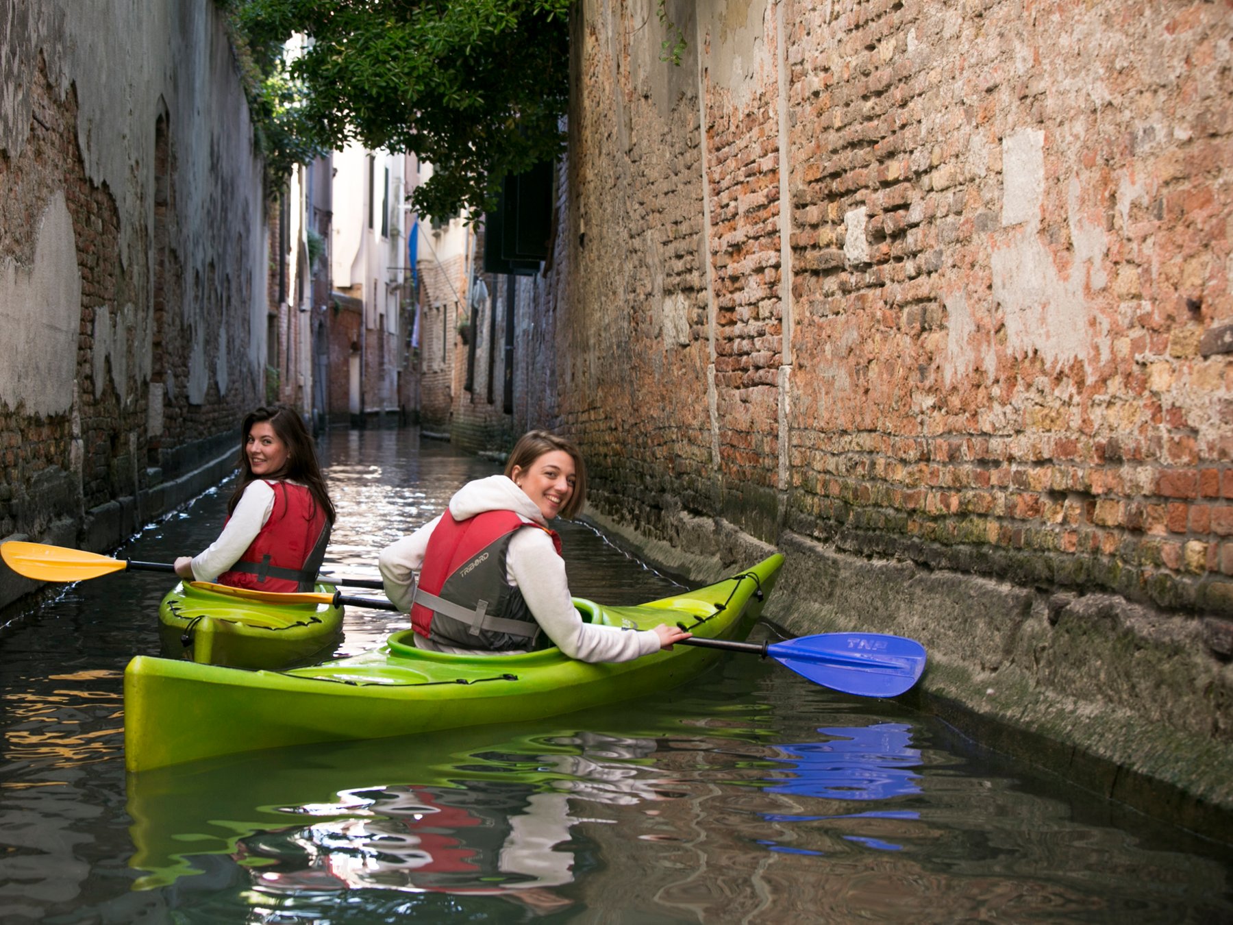 Venedig: Geführte Kanal-Kajaktour bei Tag, Nacht oder Sonnenuntergang1 Stunde -