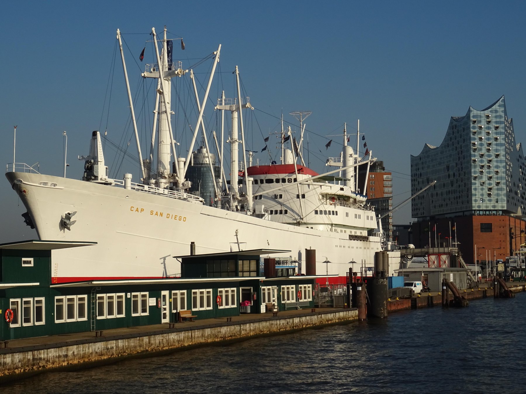 Kiel: Hamburg mit Hafenrundfahrt, Elbphilharmonie und persönlichem Reiseführer