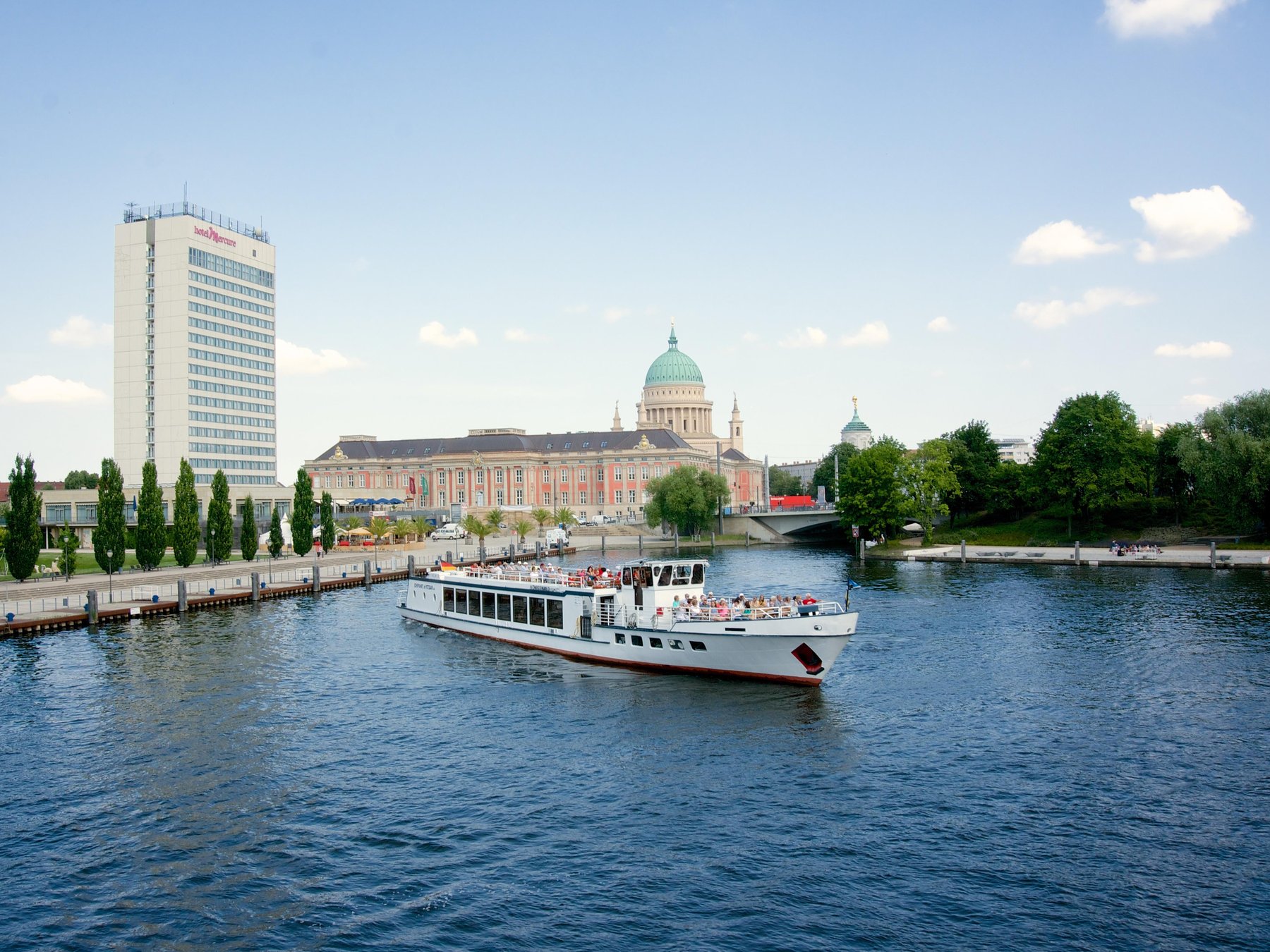 PotsdamPalace Tour by Boat1.5 hours -