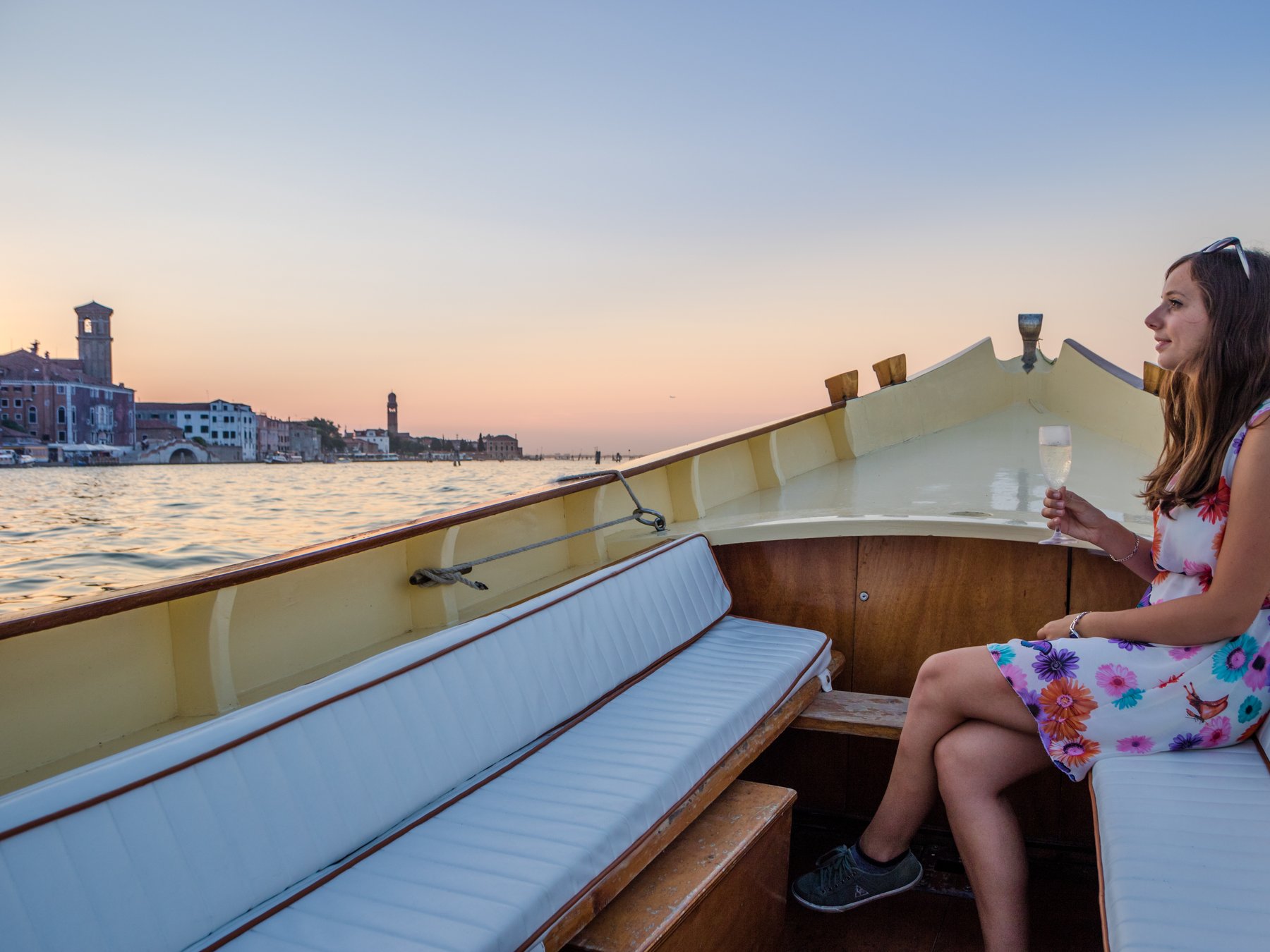 Sonnenuntergangsfahrt mit typischem venezianischem Boot 1,5 Stunden -