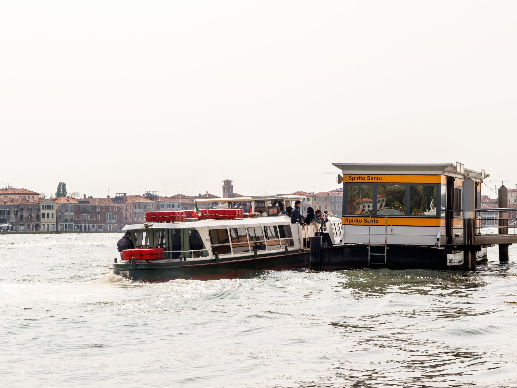 Wasserbus- und Festlandbus-Pass