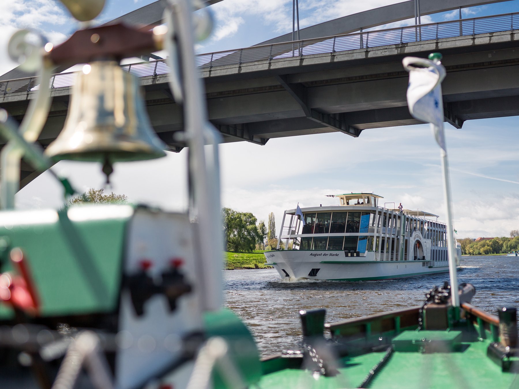 Fluss-Sightseeing-Bootsfahrt