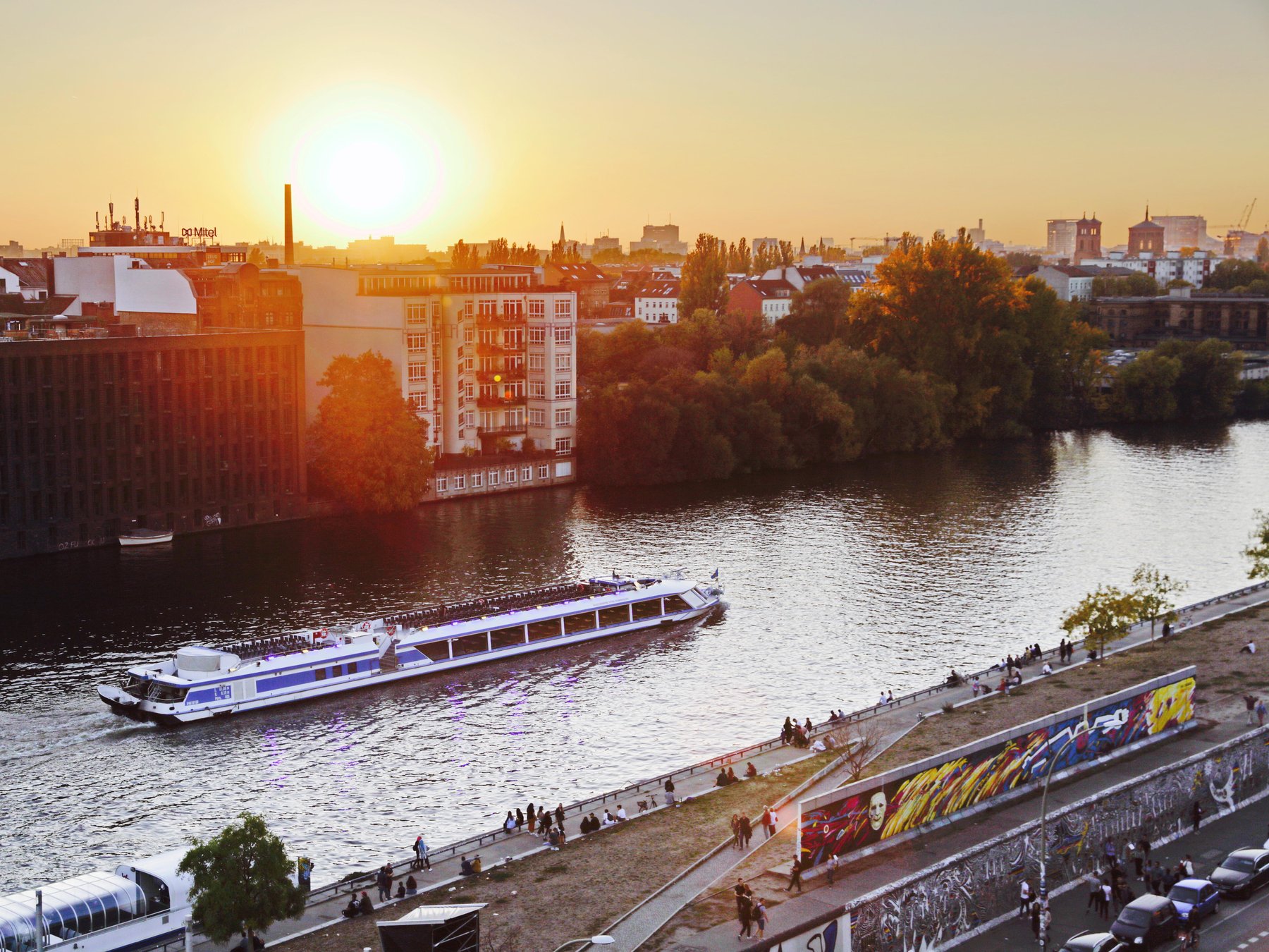 Abendliche Stadtrundfahrt-Kreuzfahrt inkl. Audio-Guide