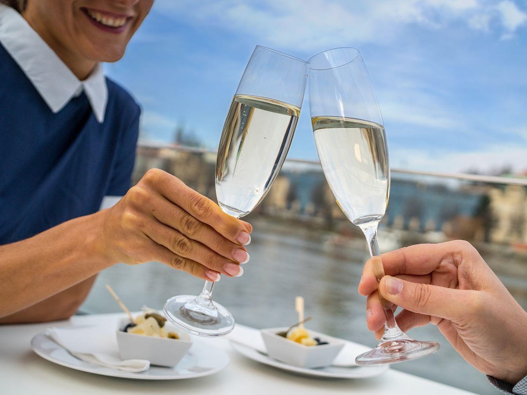 Prag Abendliche Moldau-Fluss Öko-Kreuzfahrt mit Prosecco