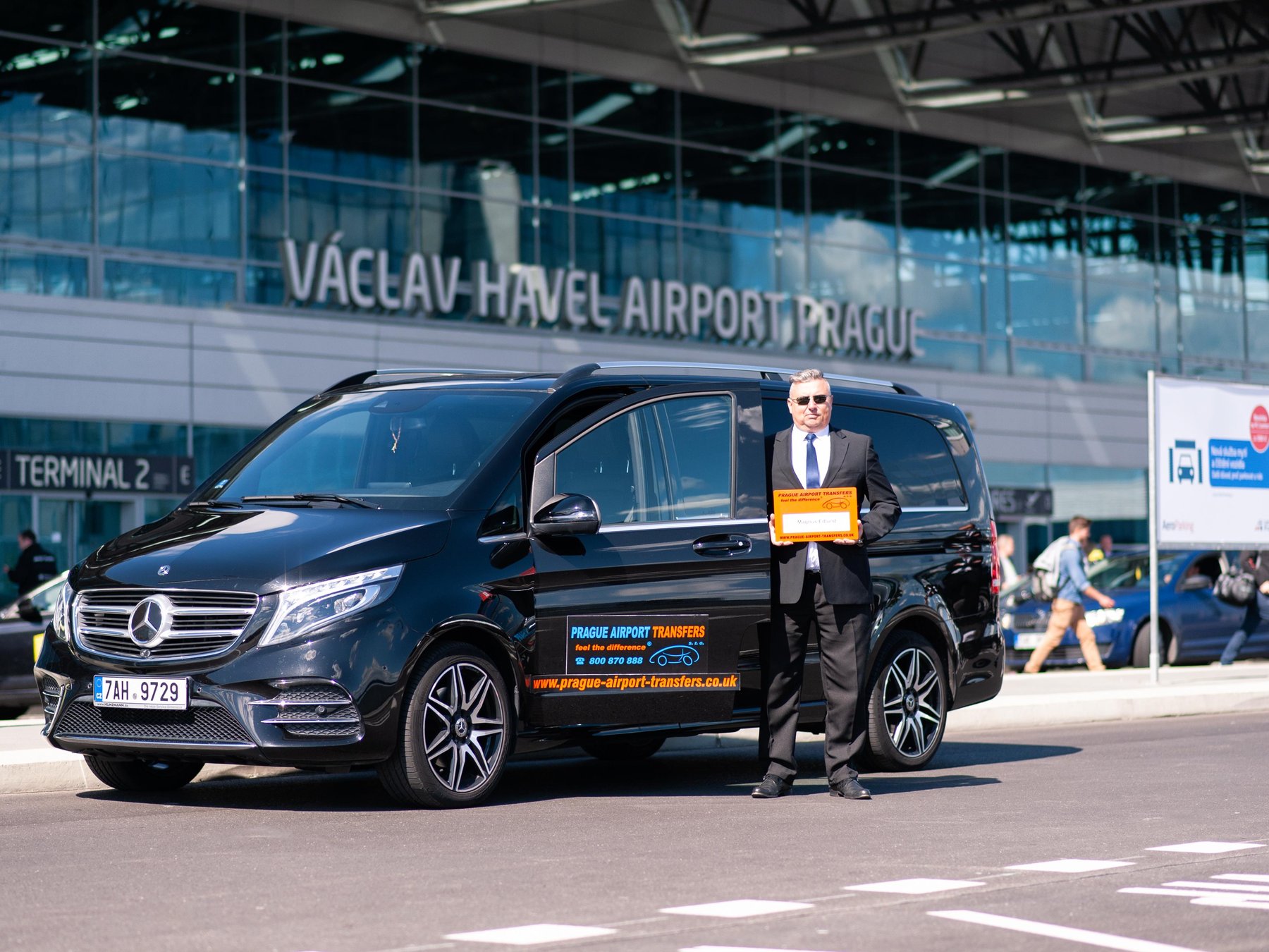 Prag Prager Flughafen: Geteilter Shuttle zum/vom Václav Havel Flughafen 45 Minuten -