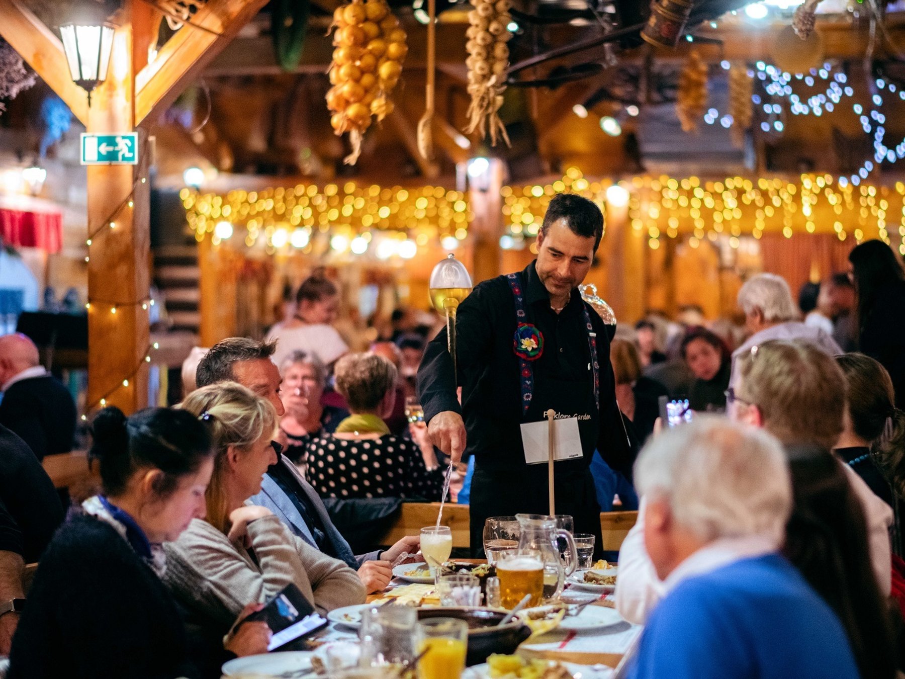 Prag Abendliche Folklore-Gartenparty mit traditionellem Menü