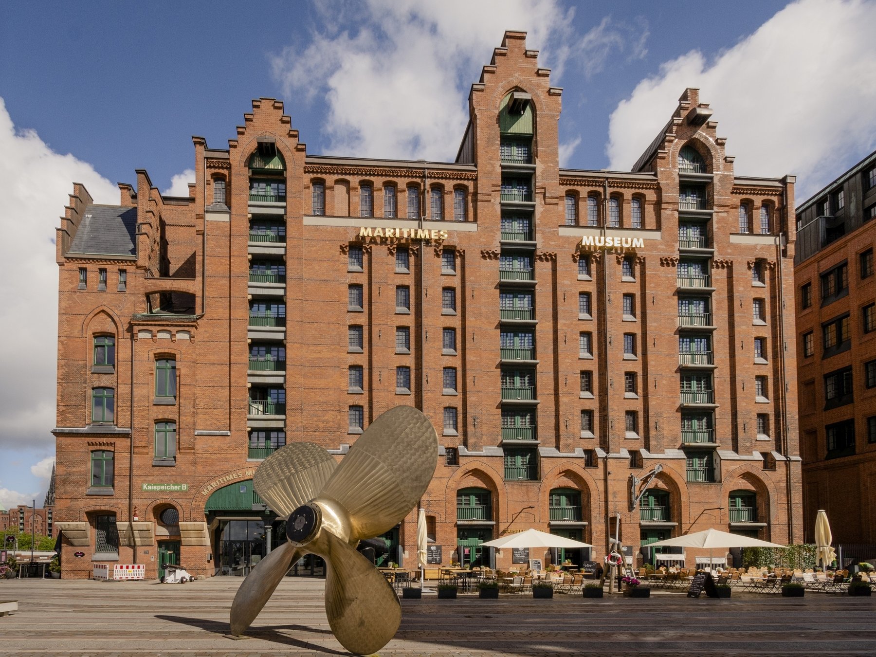 Hop-on Hop-off-Hafenrundfahrt + Internationales Maritimes Museum Hamburg