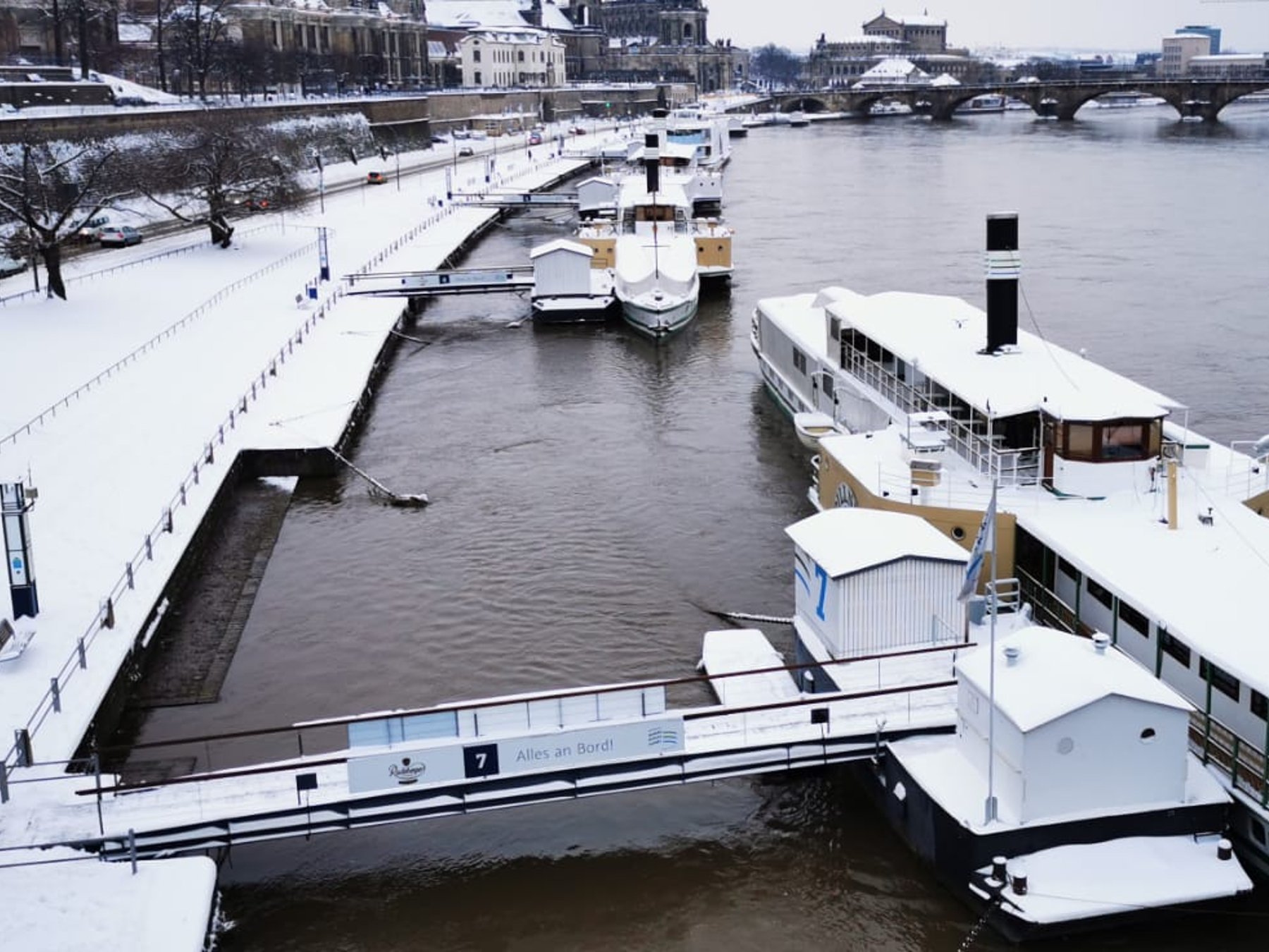 Dampfer-Winterfahrt nach Pillnitz