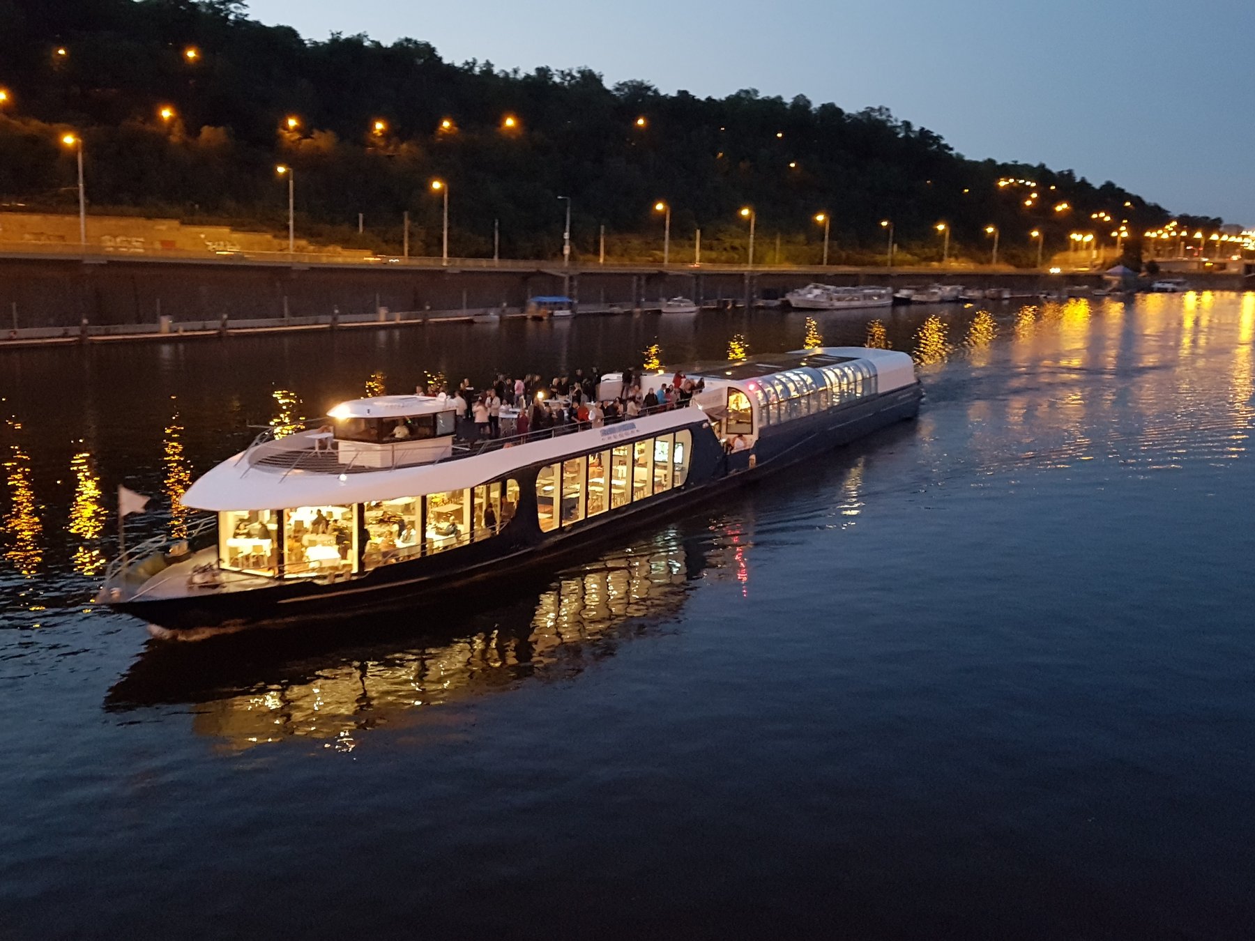 Prag Dinner-Kreuzfahrt & Stadtrundfahrt mit Abholung & Rücktransfer