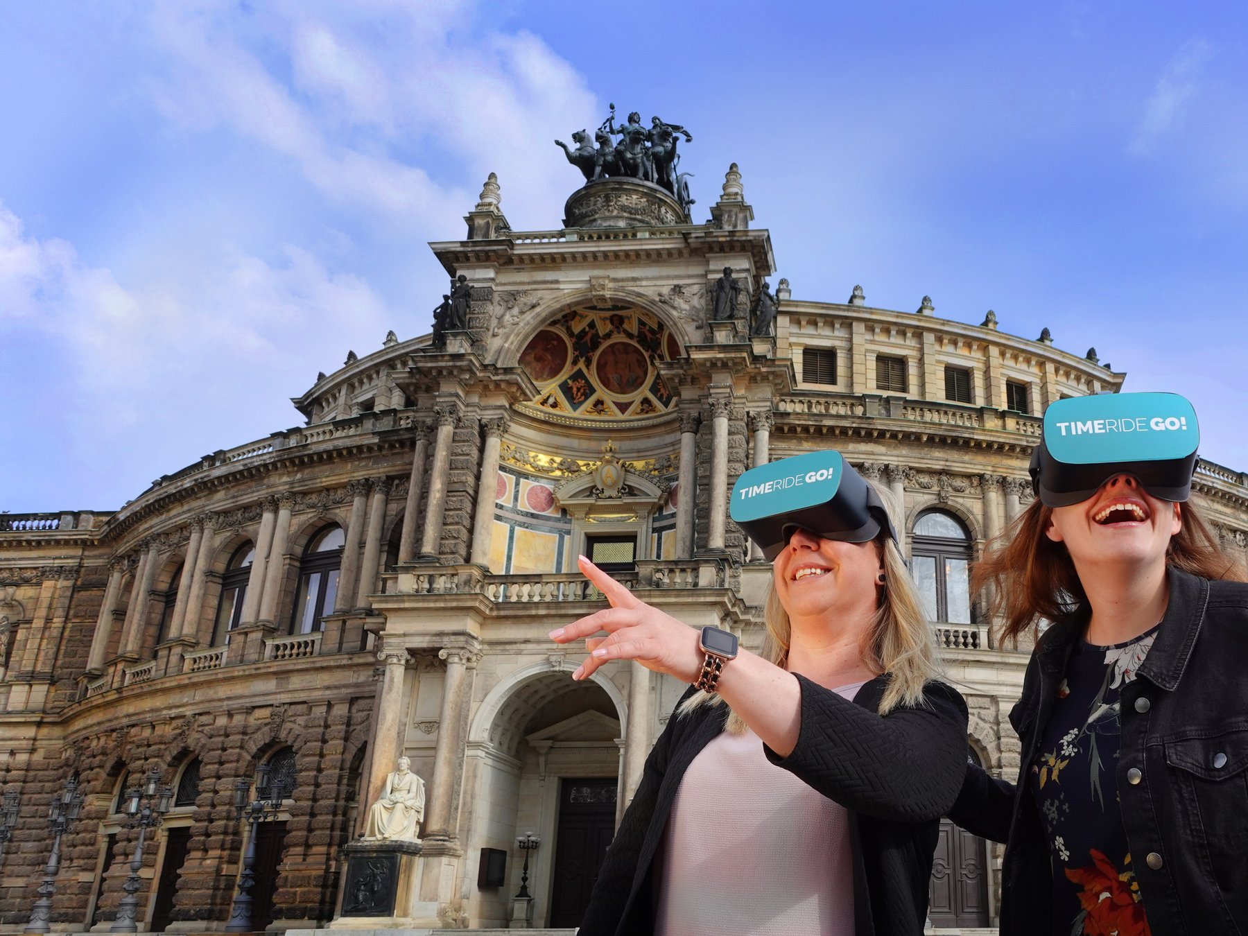 In Dresden: Spaziergang-Tour mit Virtual-Reality-Elementen 1h 30m