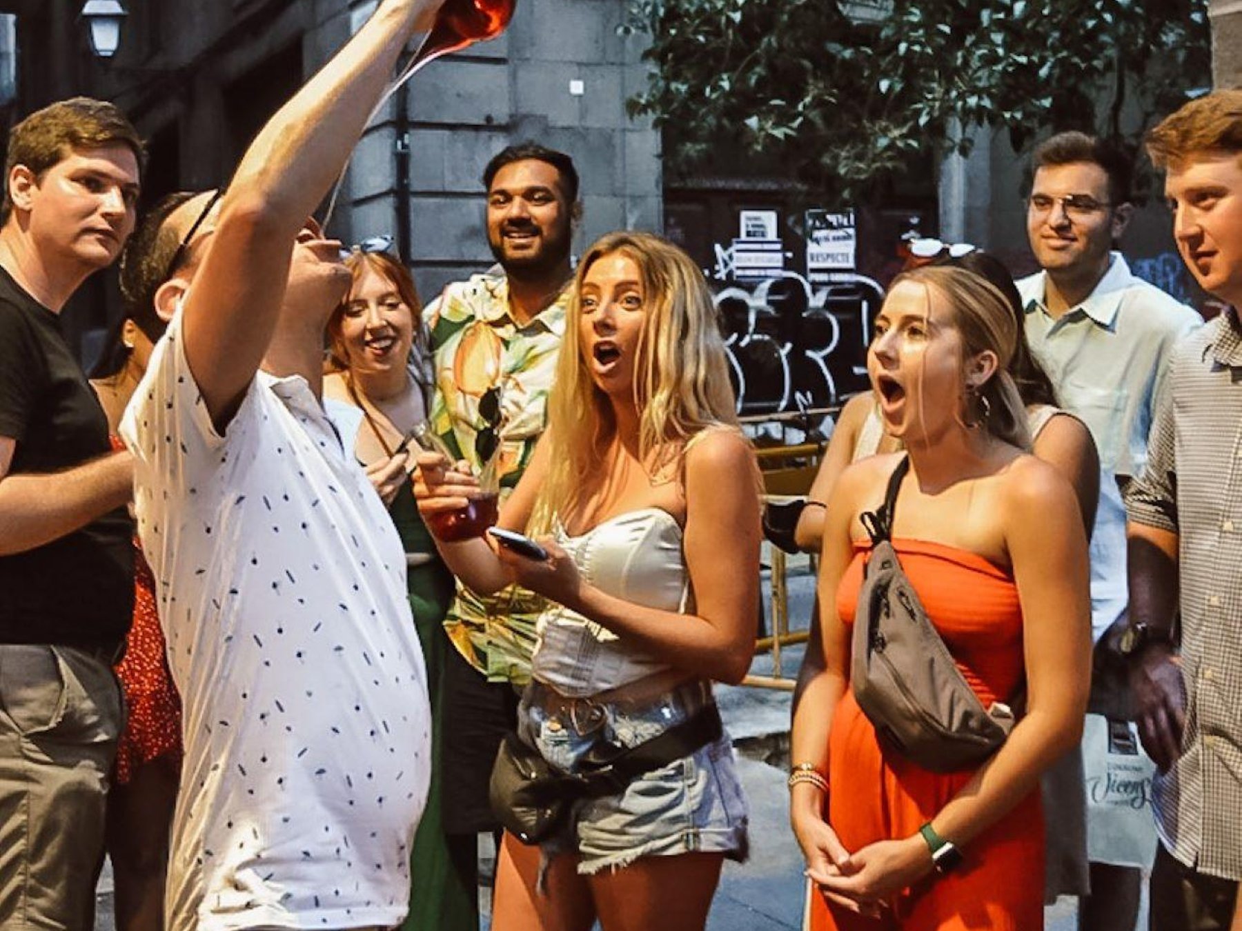 Barcelona: Tapas Rundgang mit Essen, Wein und Geschichte
