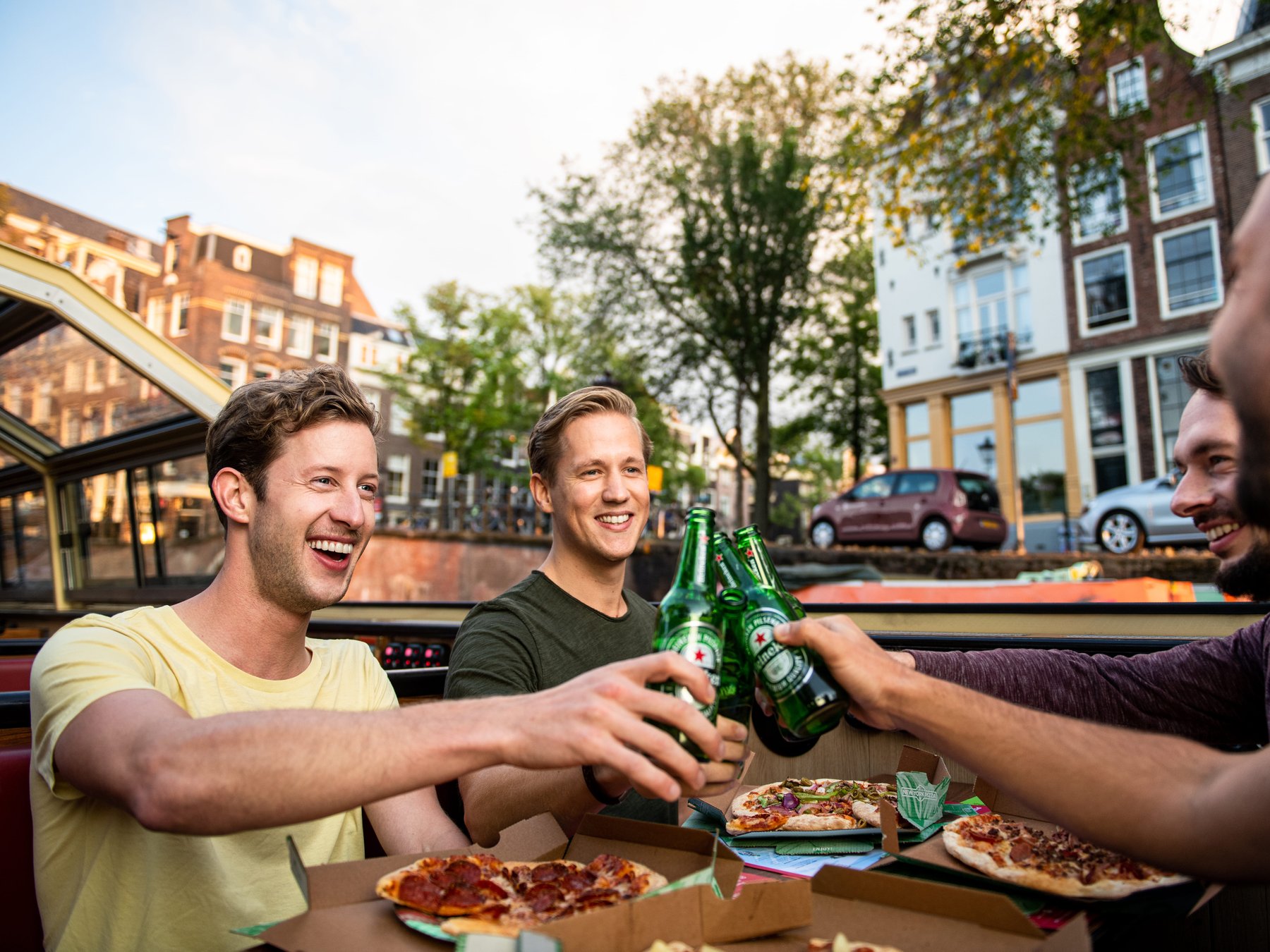 Amsterdam: Original Pizza Dinner-Bootsfahrt + unbegrenzte Drinks
