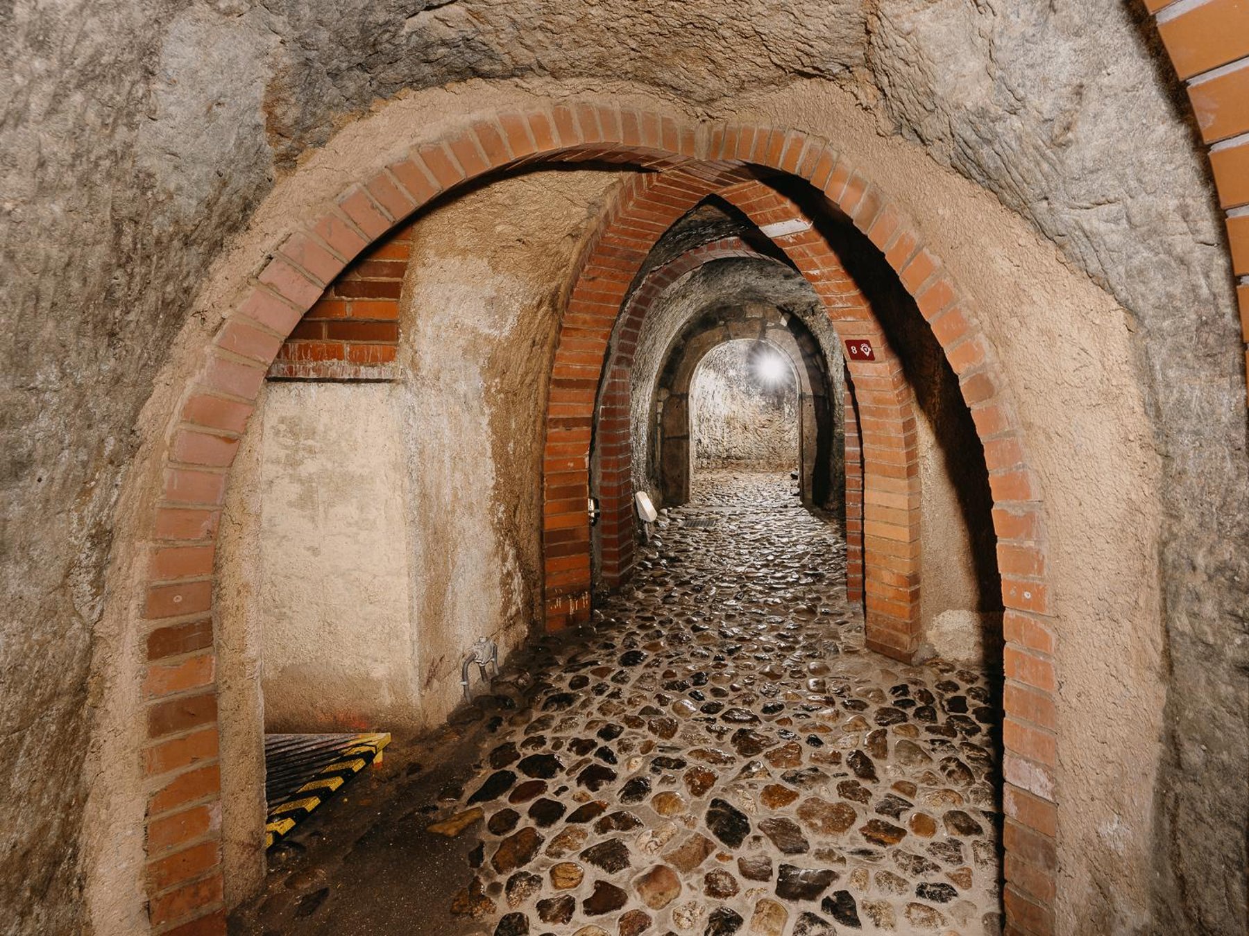 Pilsen: Historische Underground Tour mit einem Glas Bier