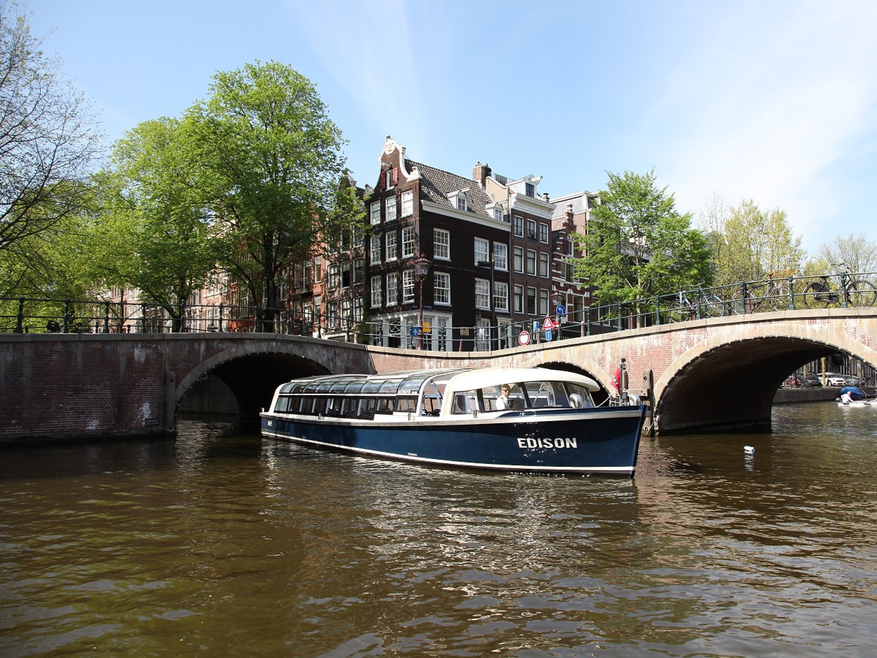 Amsterdam: 75-minütige klassische Grachtenfahrt & Snack-OptionDeutsch