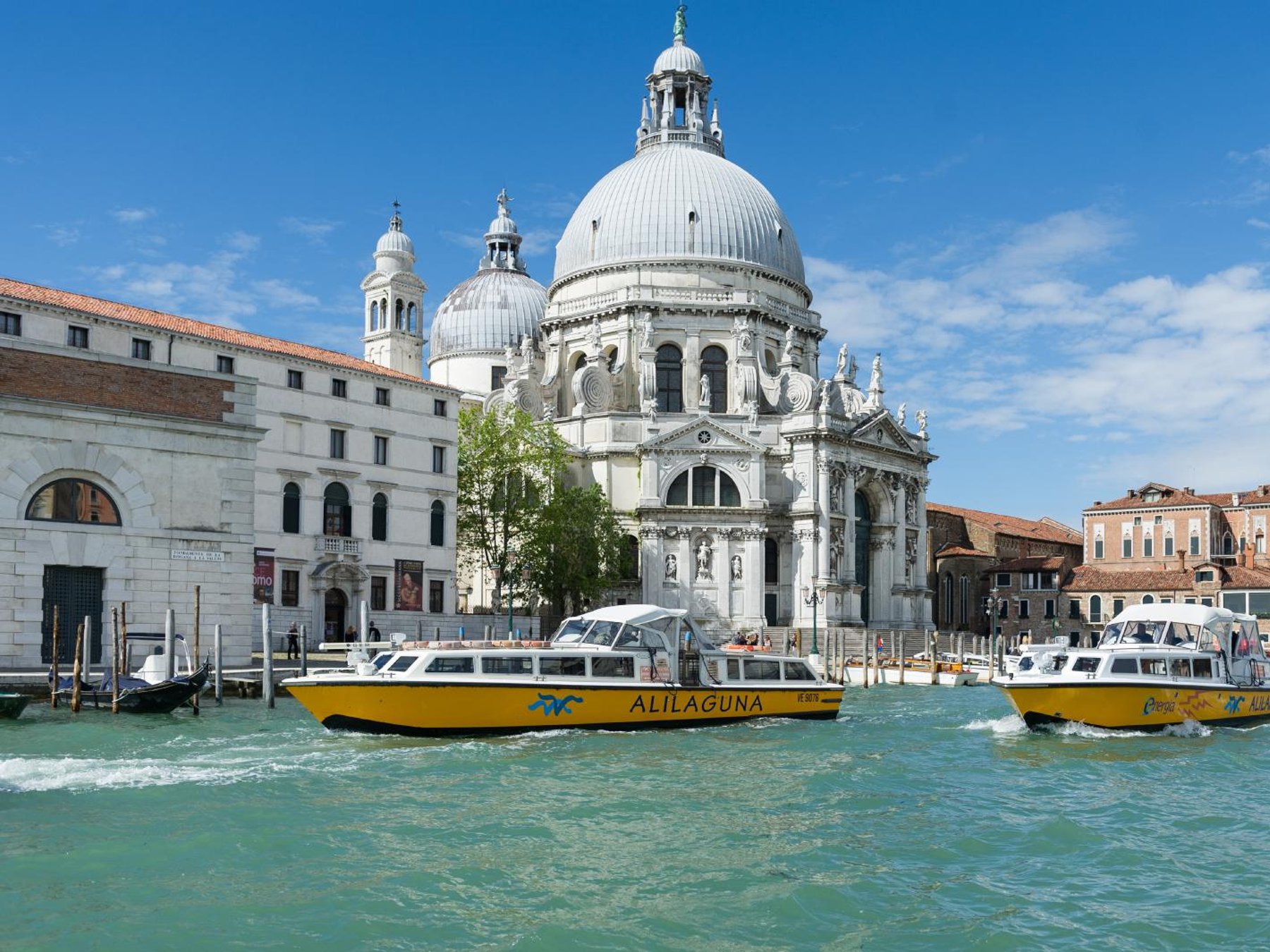 Bus von Venedig Marco Polo Flughafen Busparkplatz nach Cortina