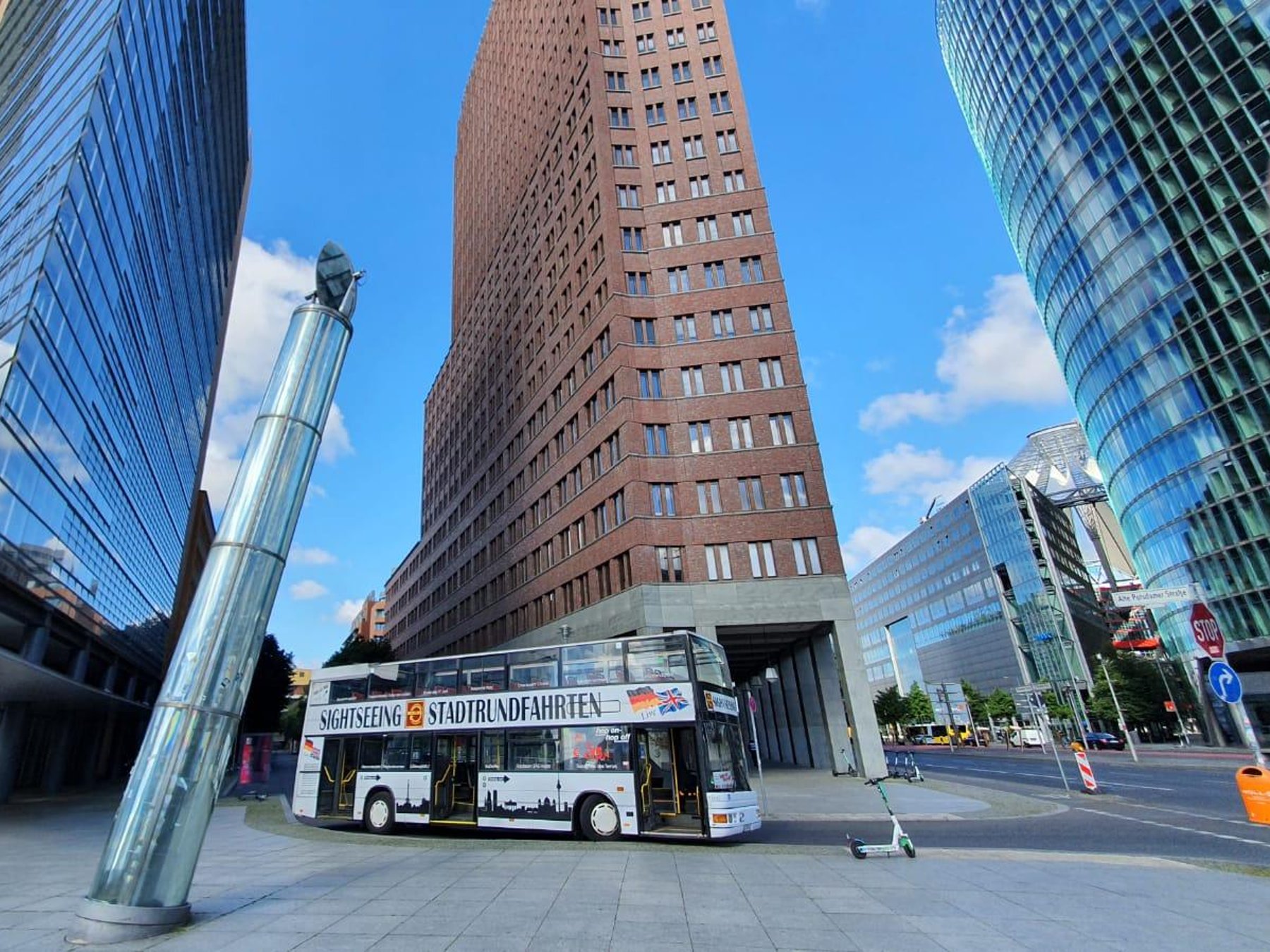 Berlin: Abendliche Open-Top Bus Tour mit Live Guide