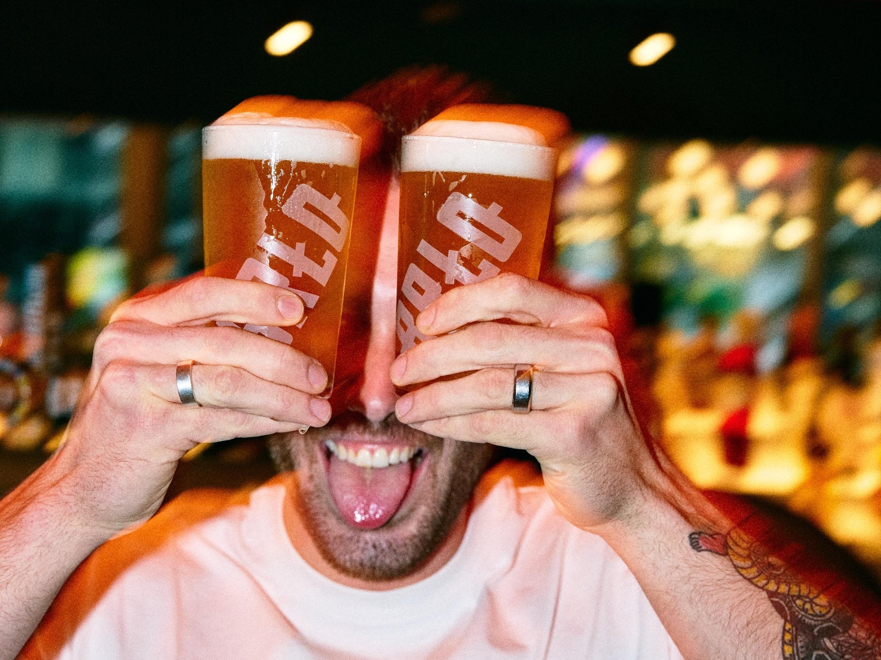 Junggesellenabschied mit Karaoke-Raum, Bar und Streetfood