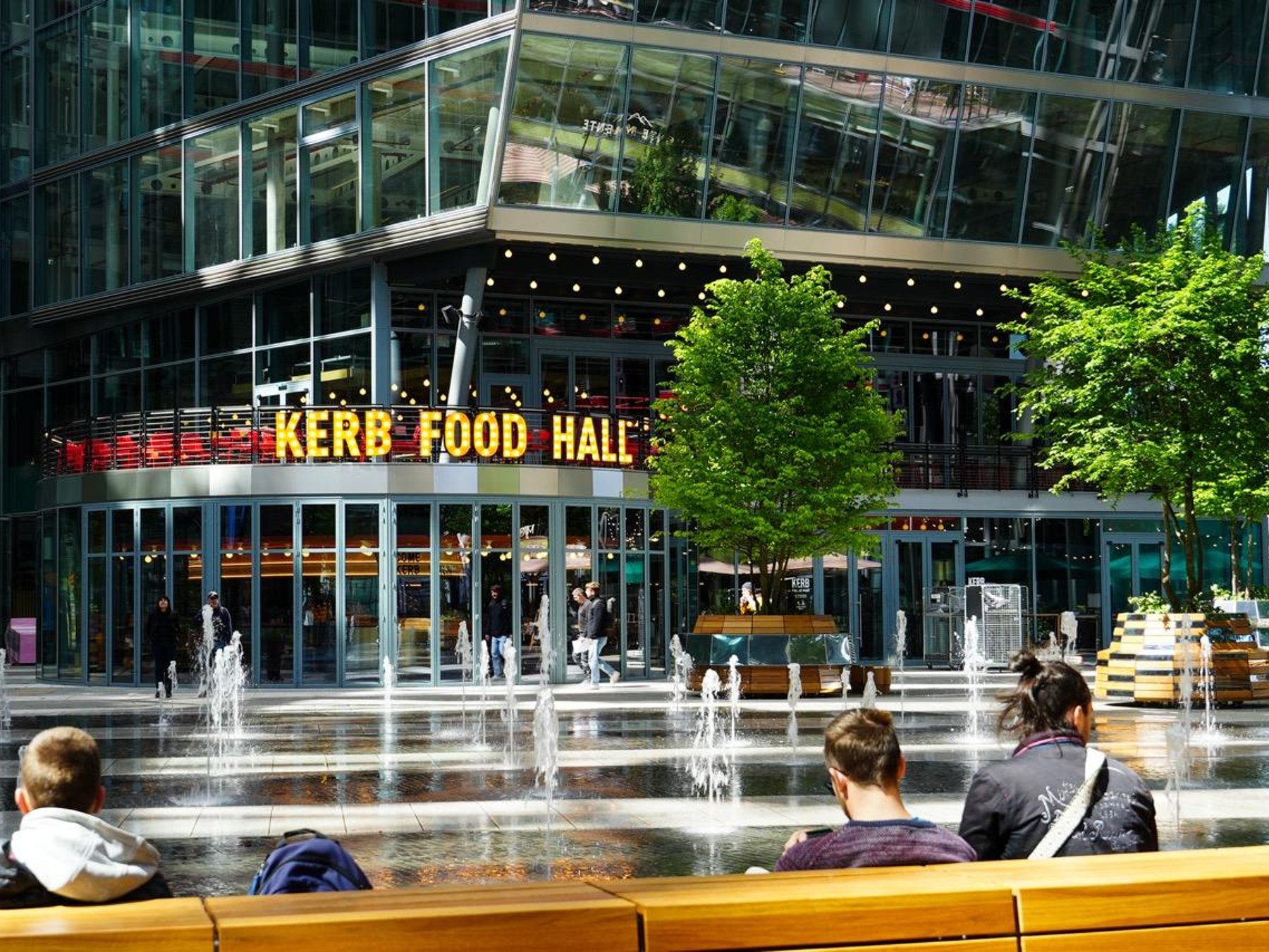 Familien-Food-Hall-Paket mit Getränken und Fotobox