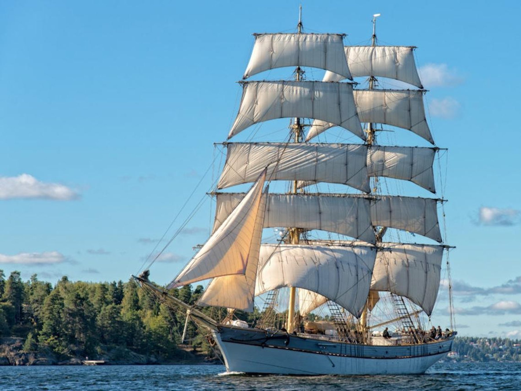 Historisches Segelabenteuer auf einer traditionellen Brigg
