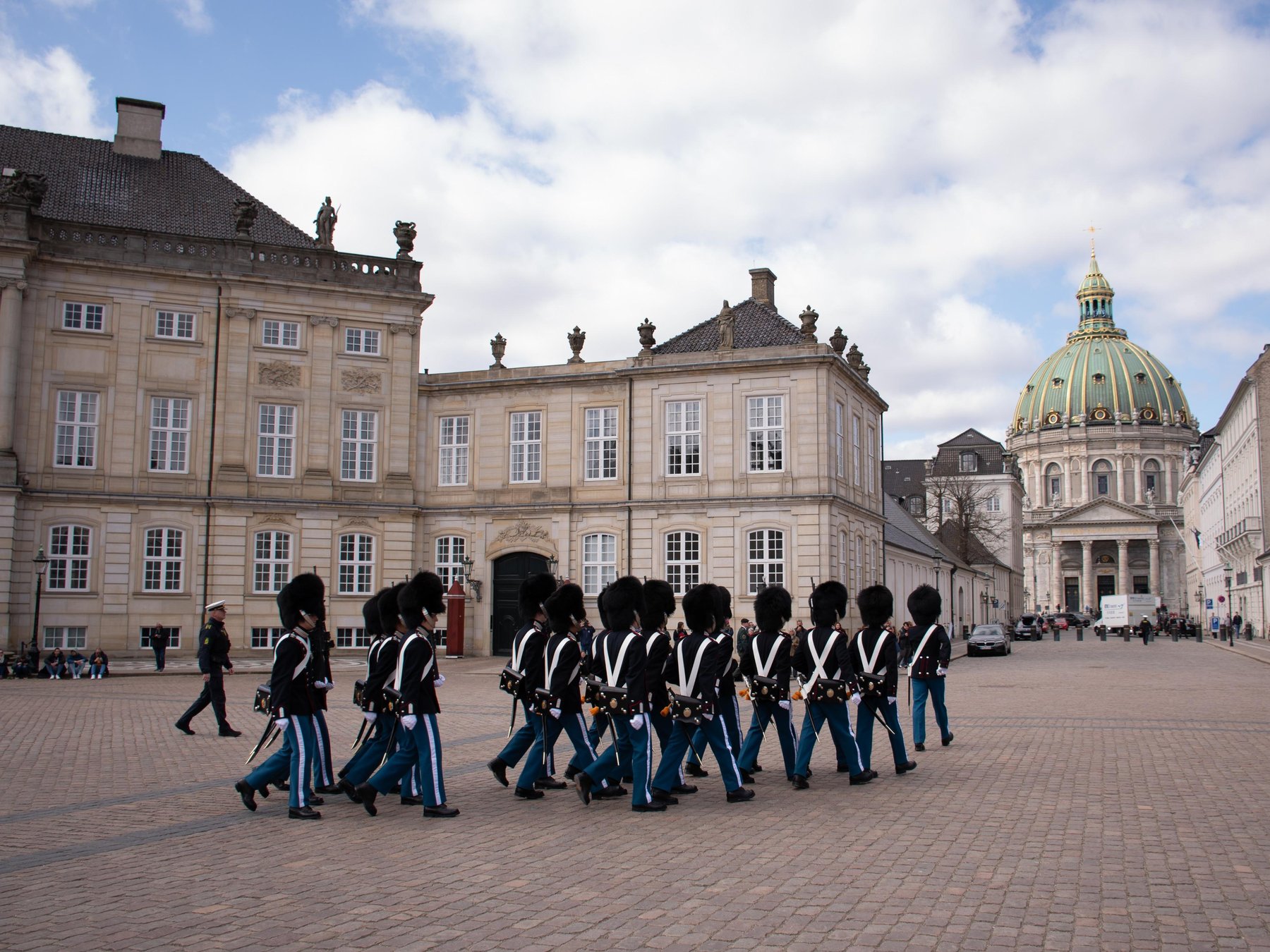 Kopenhagen: Schloss Amalienborg ohne Anstehen und Kanaltour